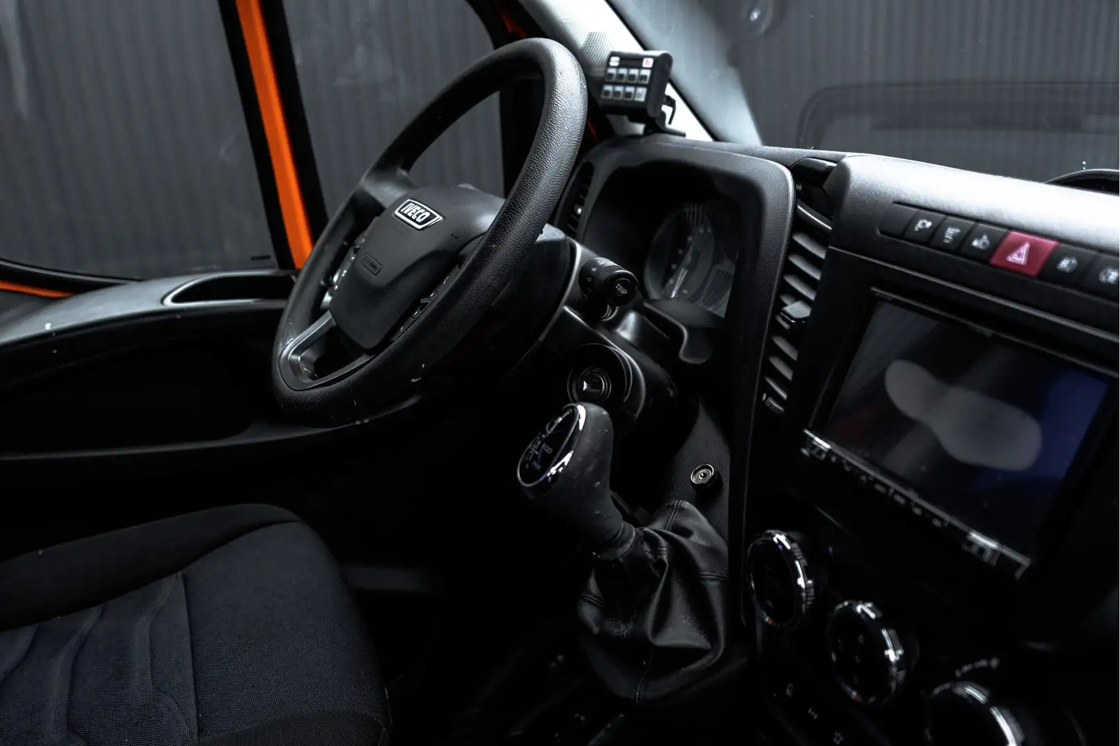 Iveco 50C18 3.0L | Bakwagen met laadklep | Climatic | Cr Orange - 2