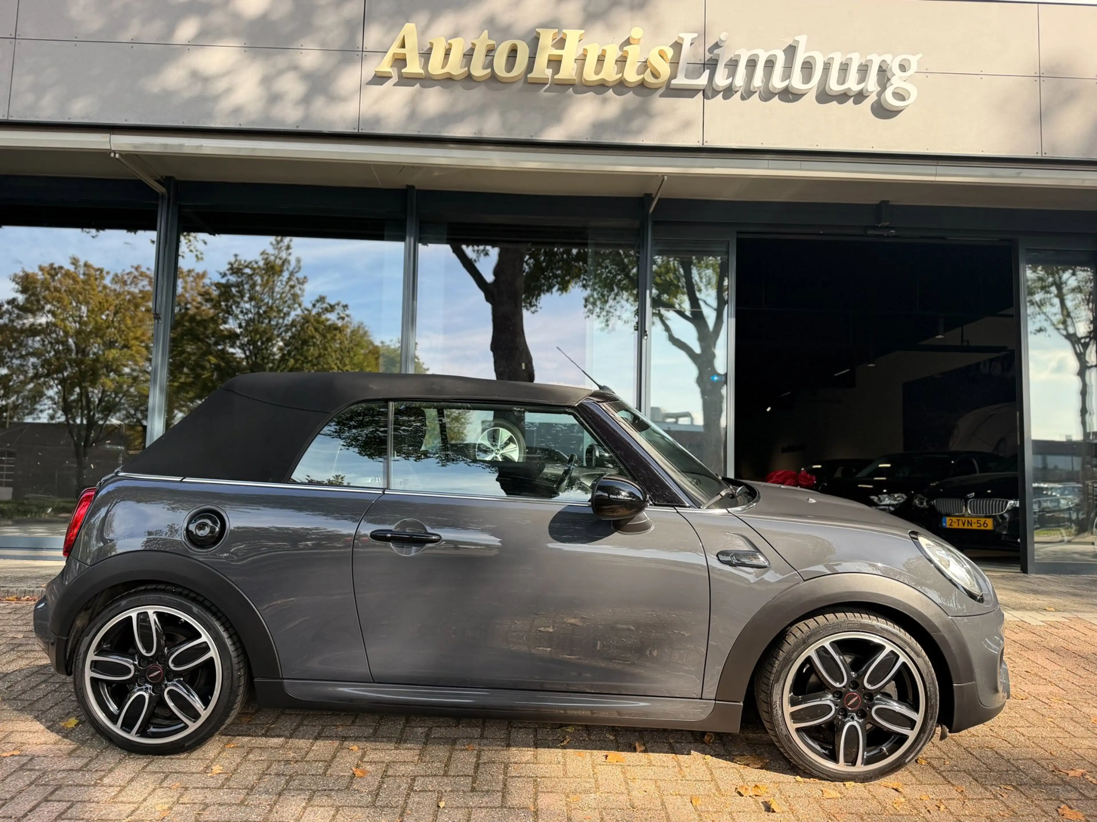 MINI Cooper S Cabrio 2.0 Chili Serious Business JCW|Nieuwstaat — photo 3