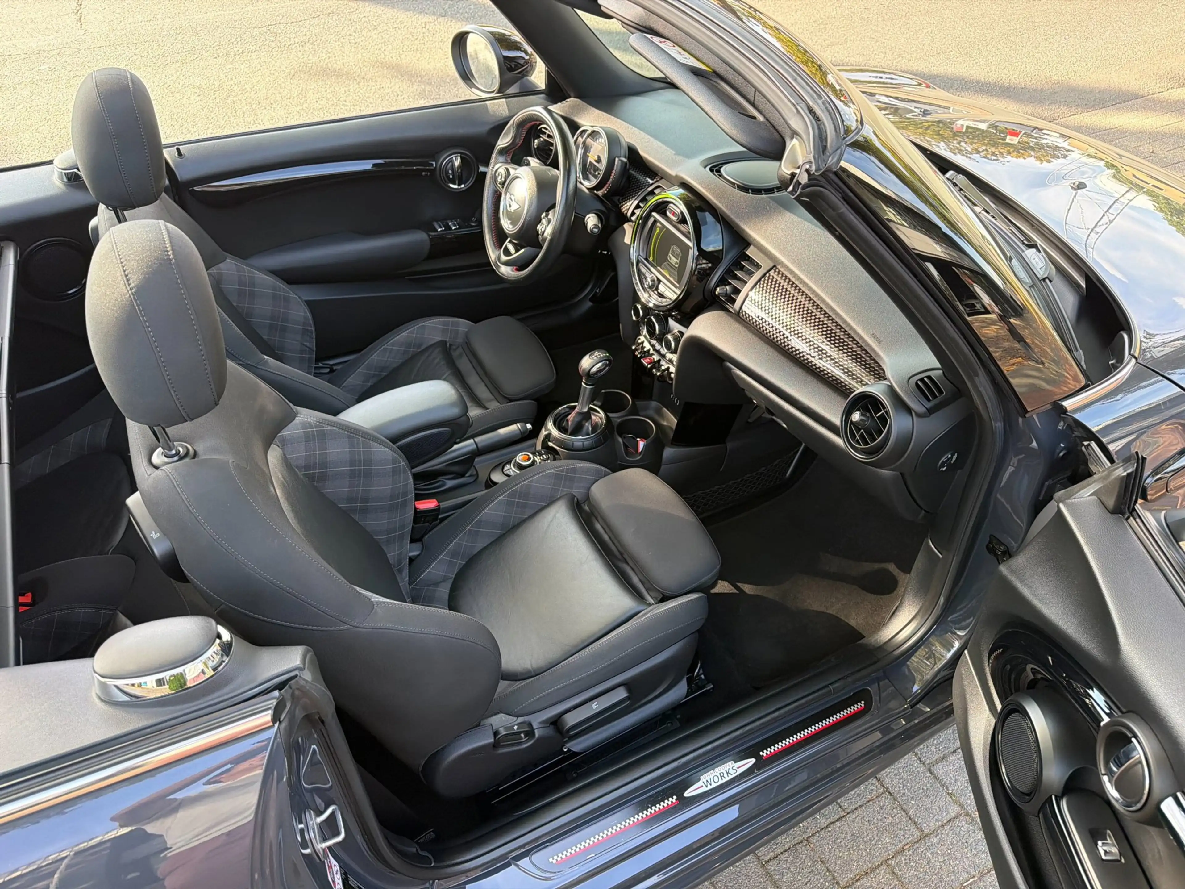 MINI Cooper S Cabrio 2.0 Chili Serious Business JCW|Nieuwstaat — photo 12