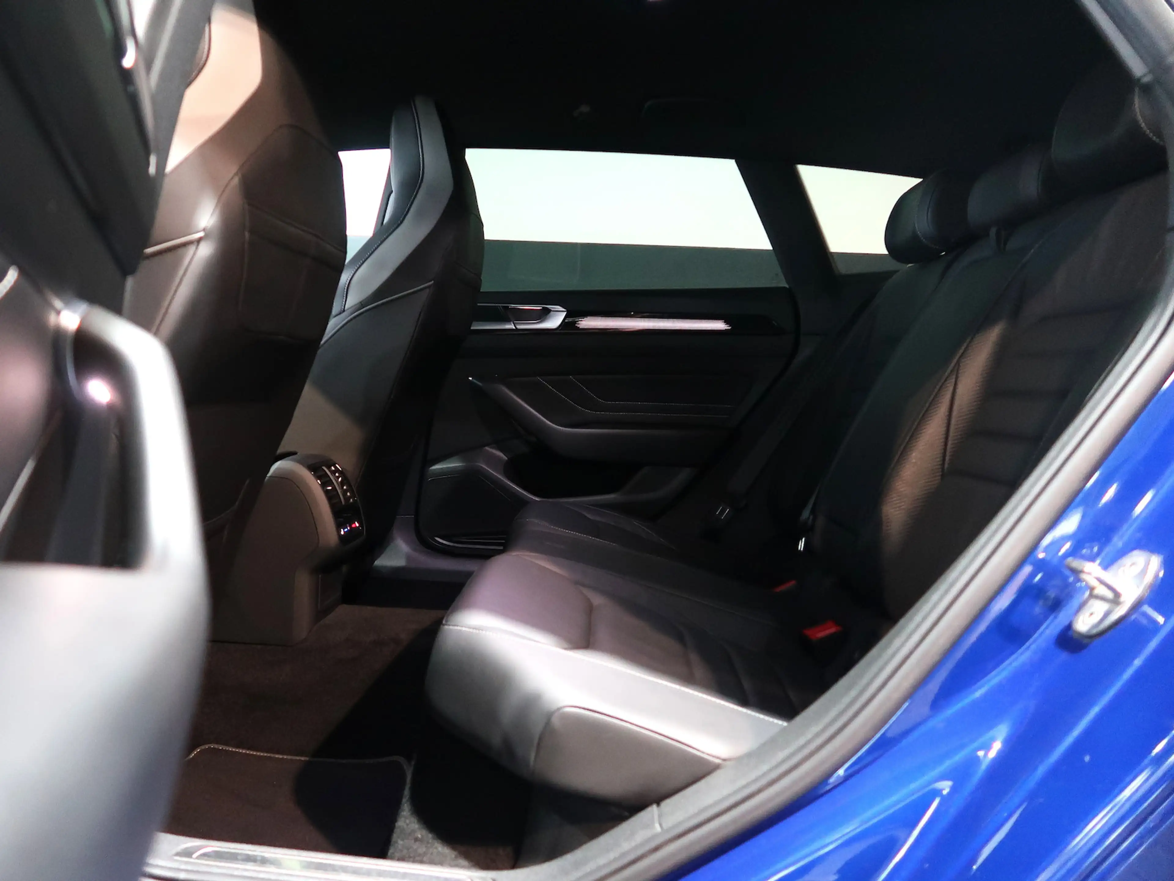 Volkswagen Arteon SB R LINE*BLACK*DCC*STDHZG*HUD*IQ*360* — photo 33