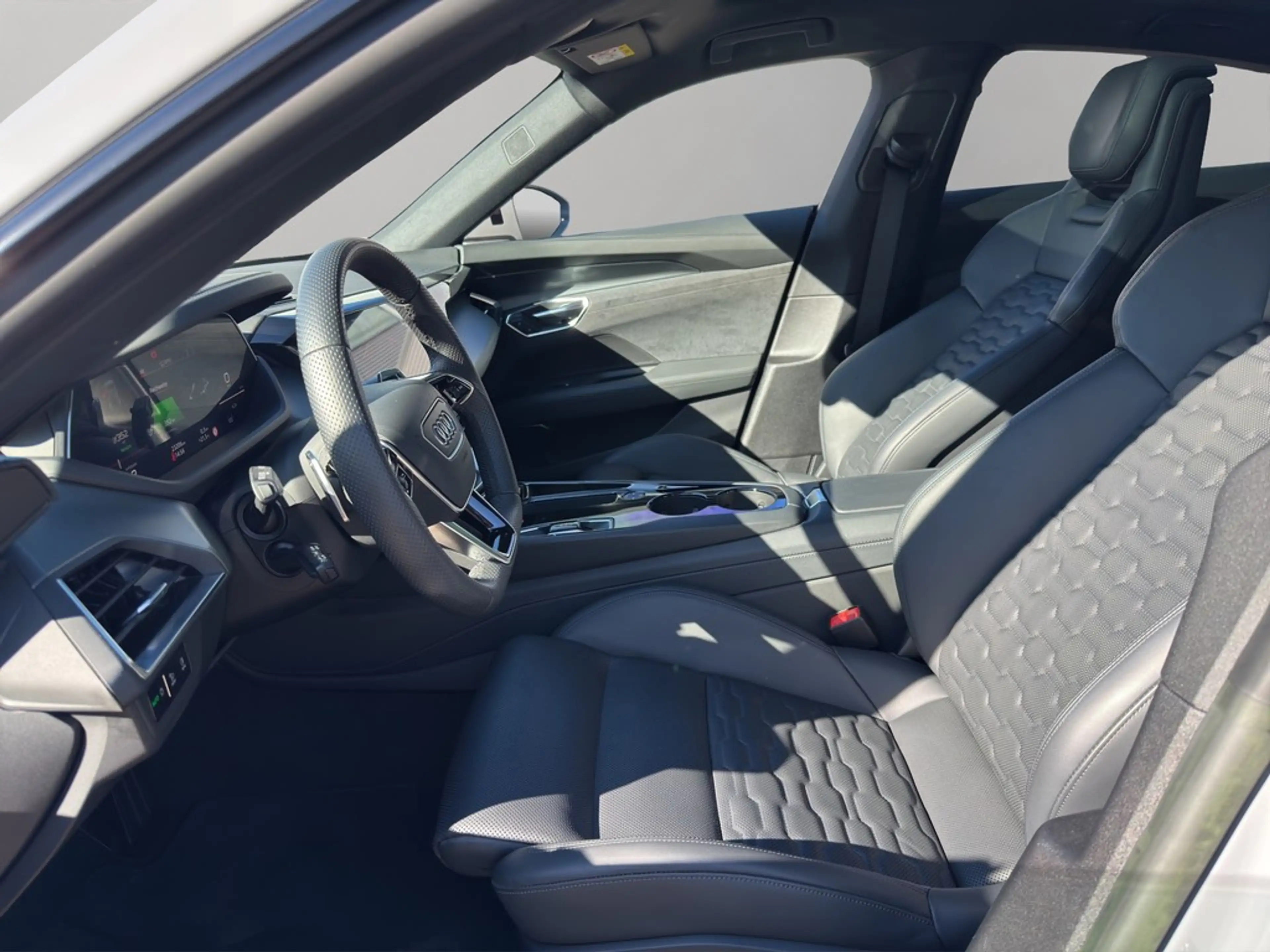 Audi e-tron GT Quattro Luftfederung B&O — photo 11