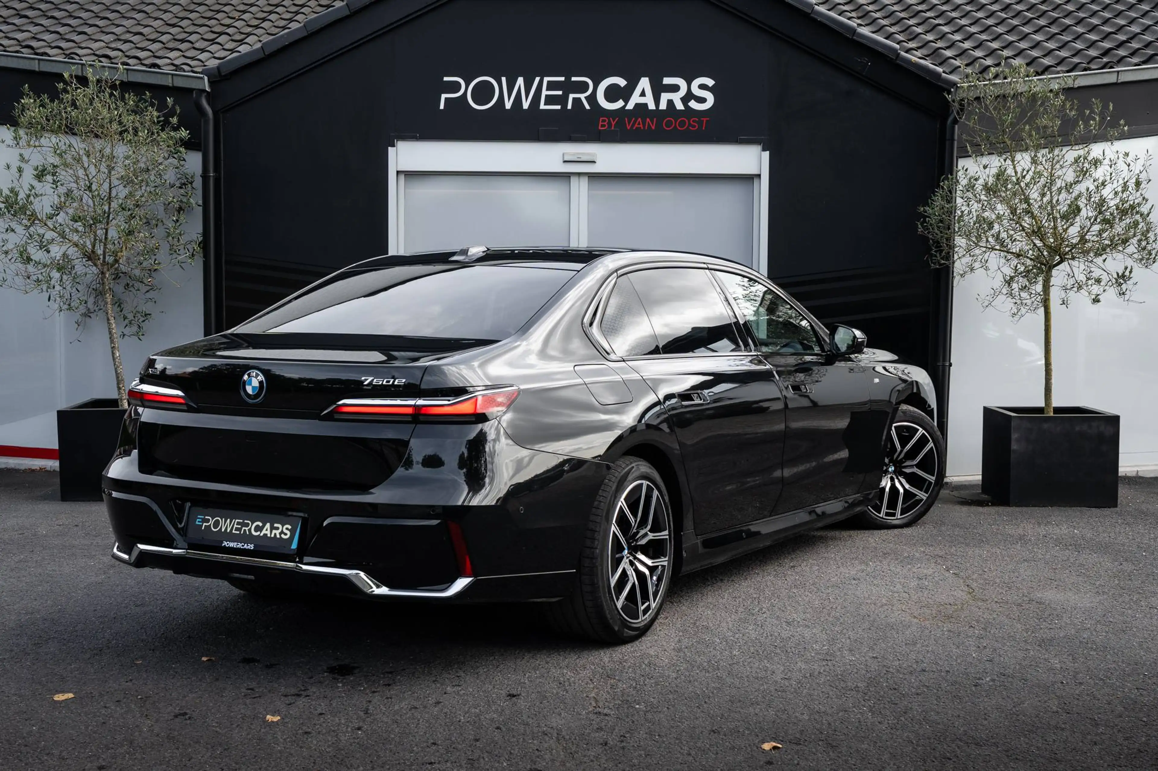 BMW 750 e xDrive | M Sport | Innovation Pack | Pano | Iconic Glow | Massage — photo 6
