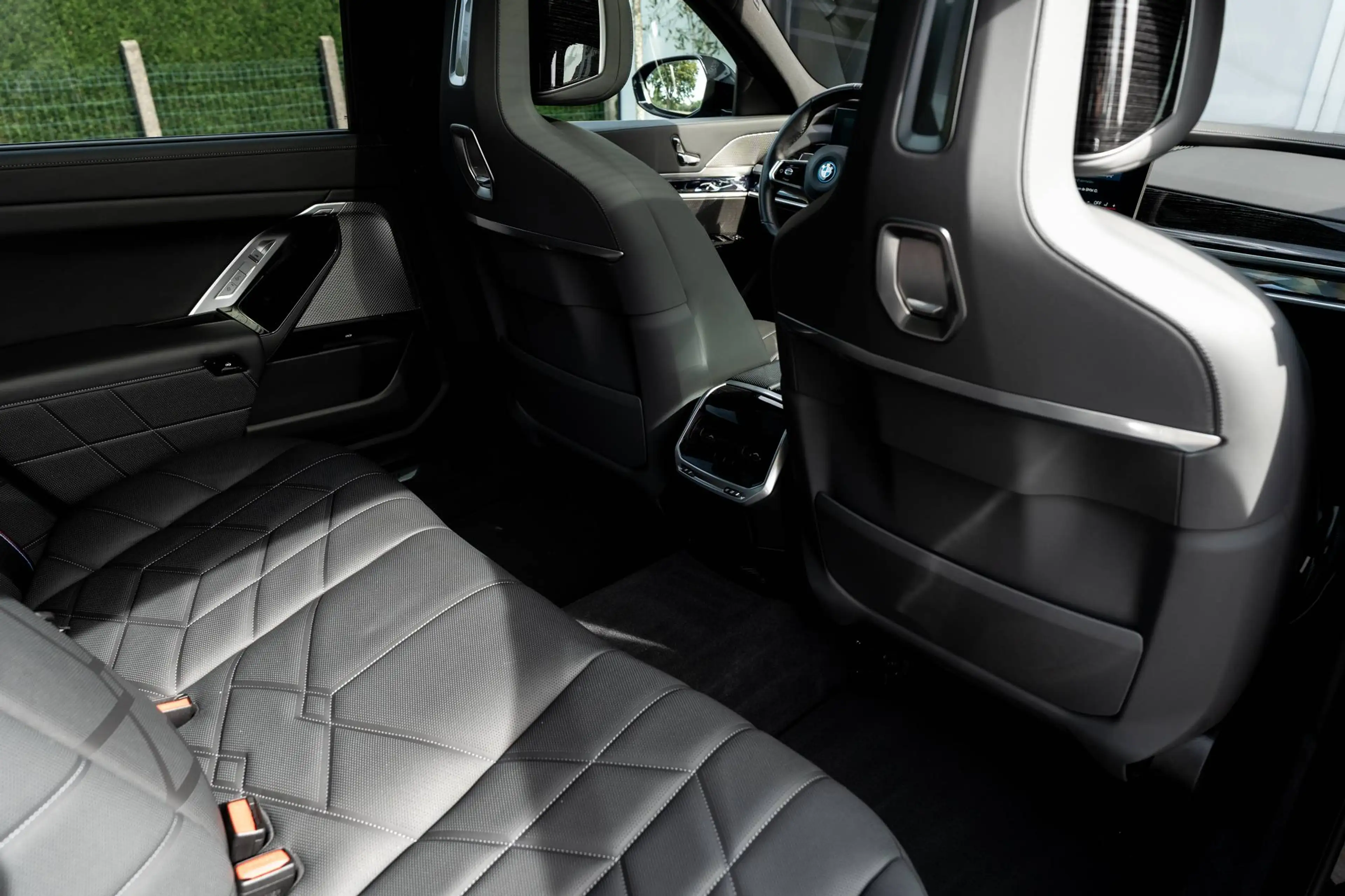 BMW 750 e xDrive | M Sport | Innovation Pack | Pano | Iconic Glow | Massage — photo 13