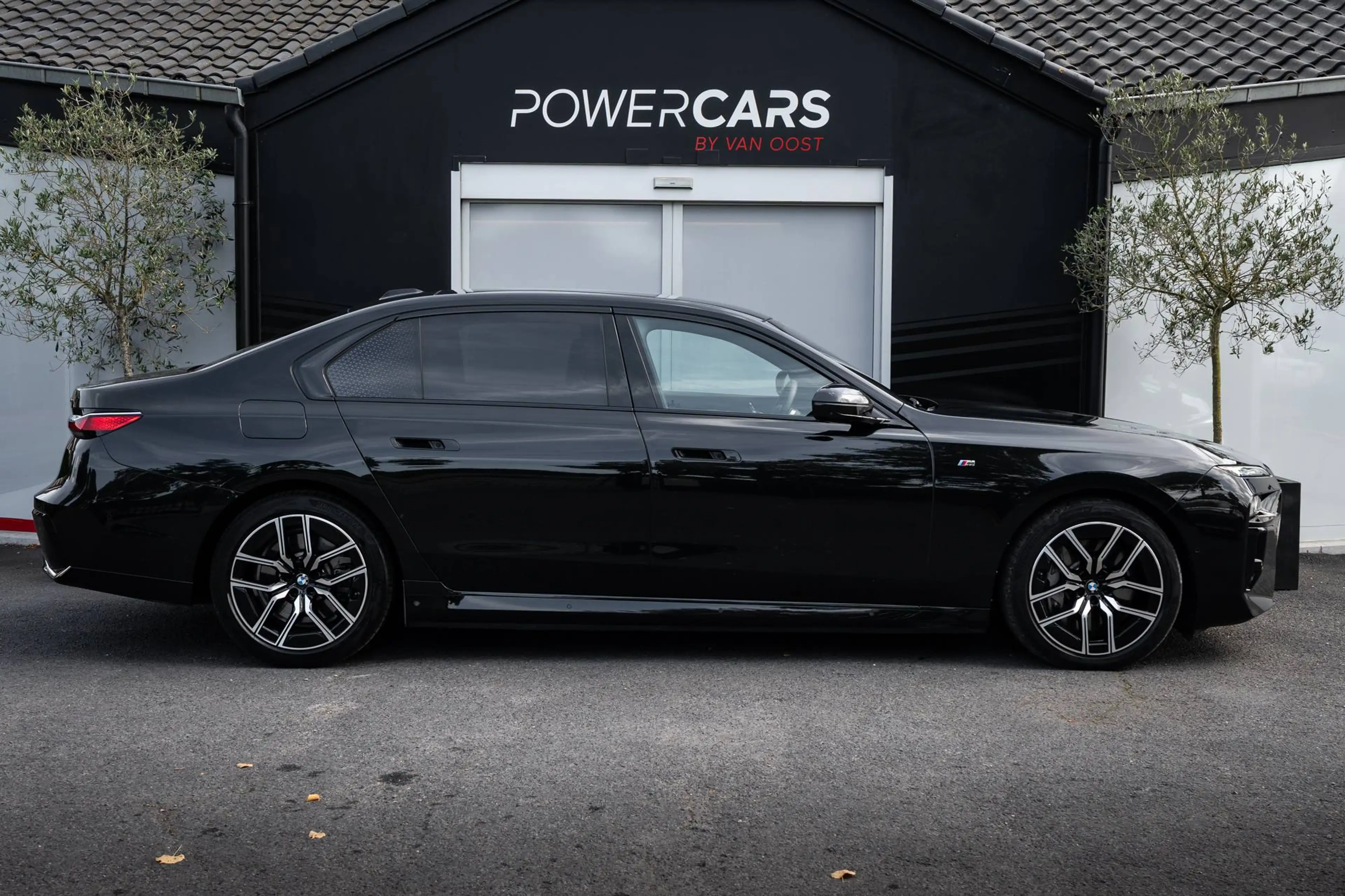 BMW 750 e xDrive | M Sport | Innovation Pack | Pano | Iconic Glow | Massage — photo 4