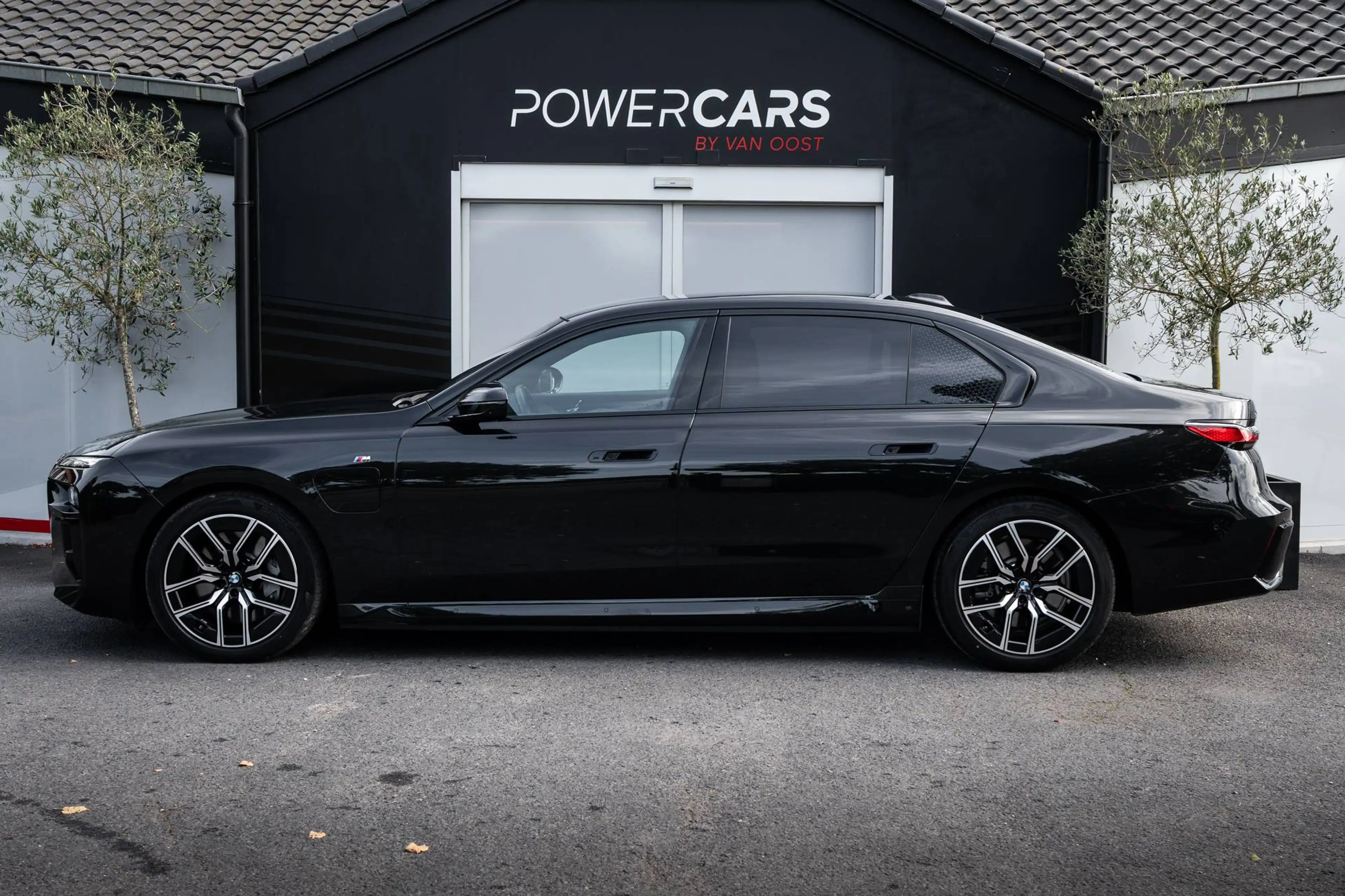 BMW 750 e xDrive | M Sport | Innovation Pack | Pano | Iconic Glow | Massage — photo 8
