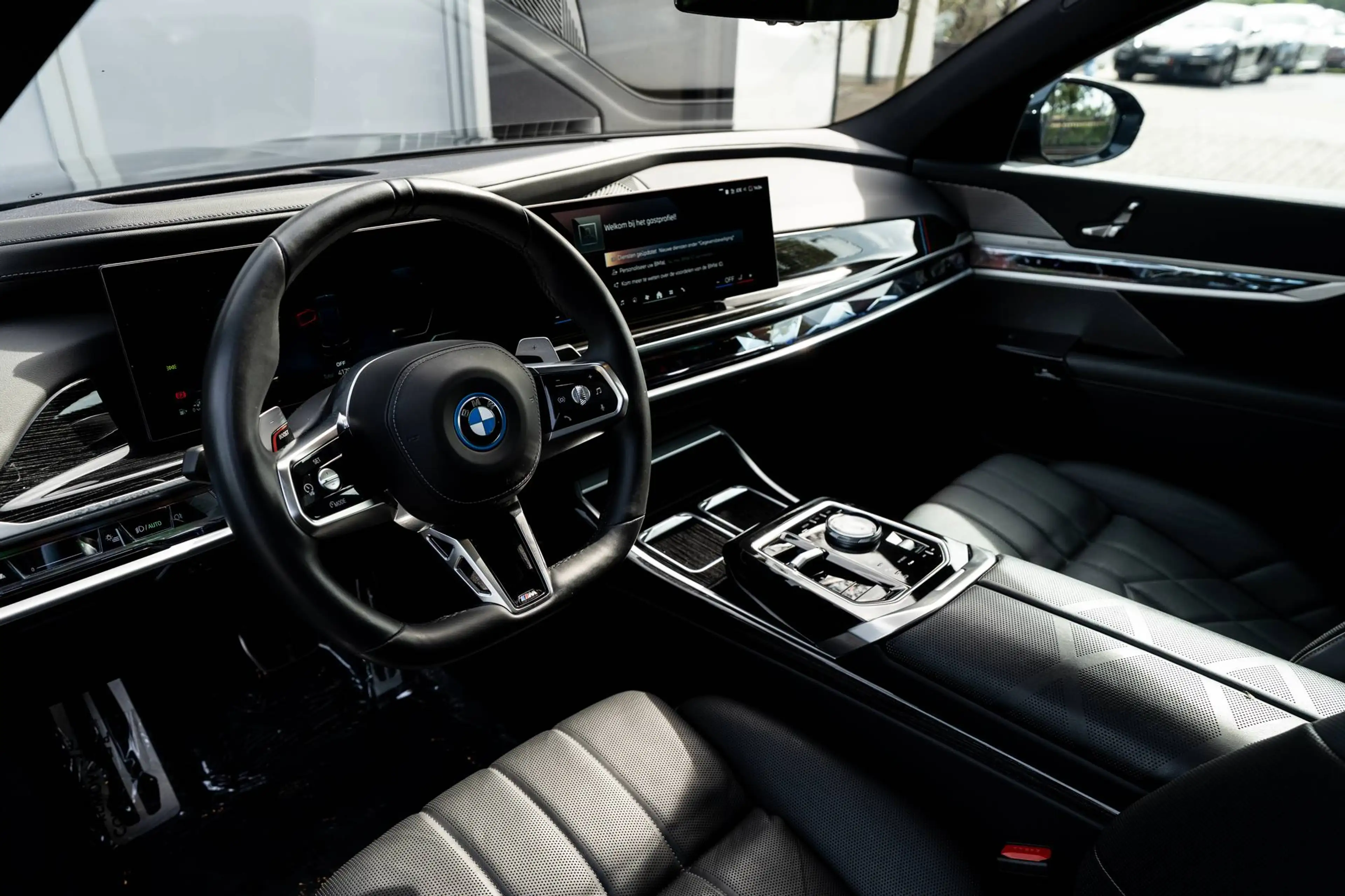 BMW 750 e xDrive | M Sport | Innovation Pack | Pano | Iconic Glow | Massage — photo 11