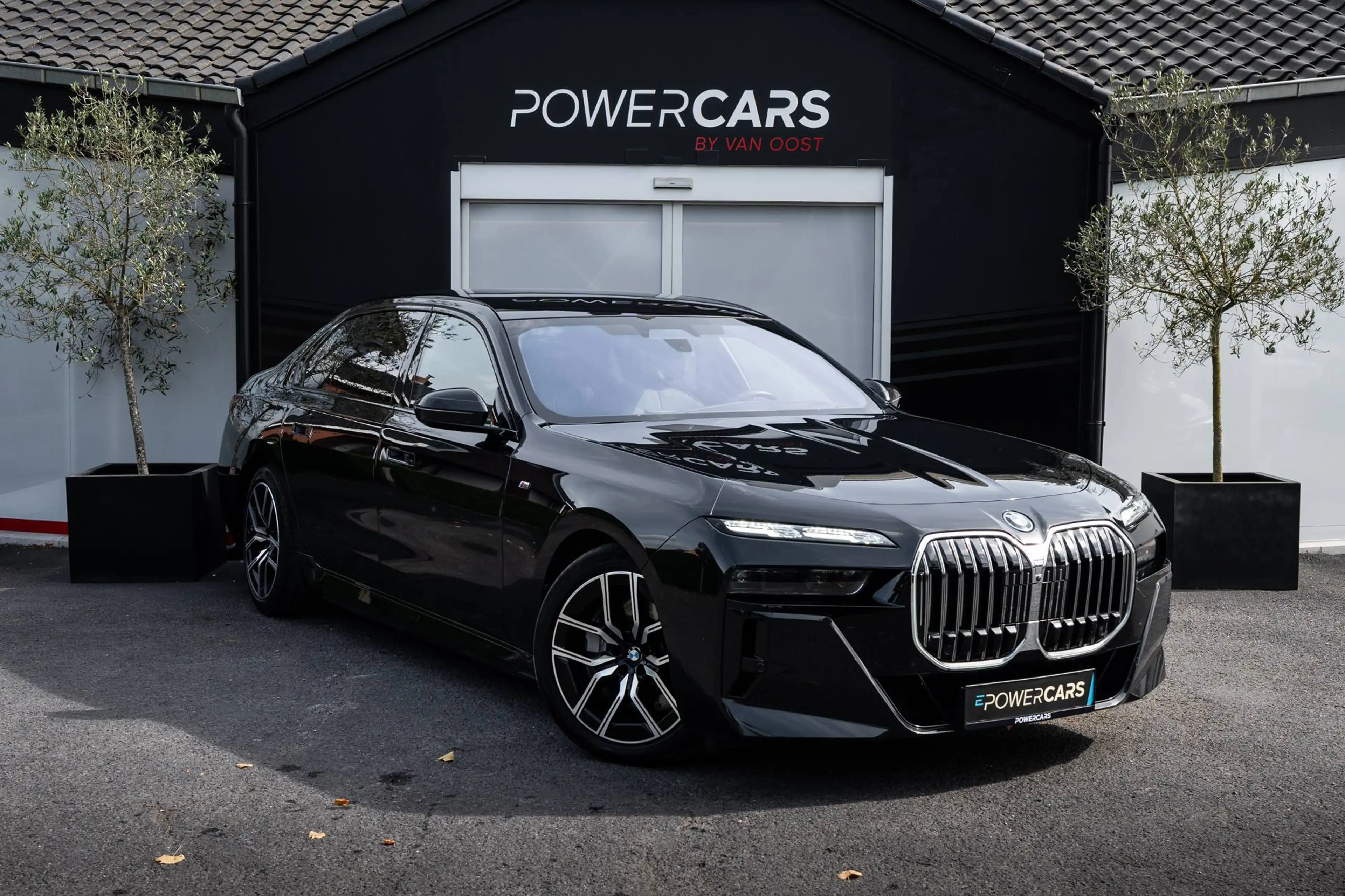 BMW 750 e xDrive | M Sport | Innovation Pack | Pano | Iconic Glow | Massage — photo 3