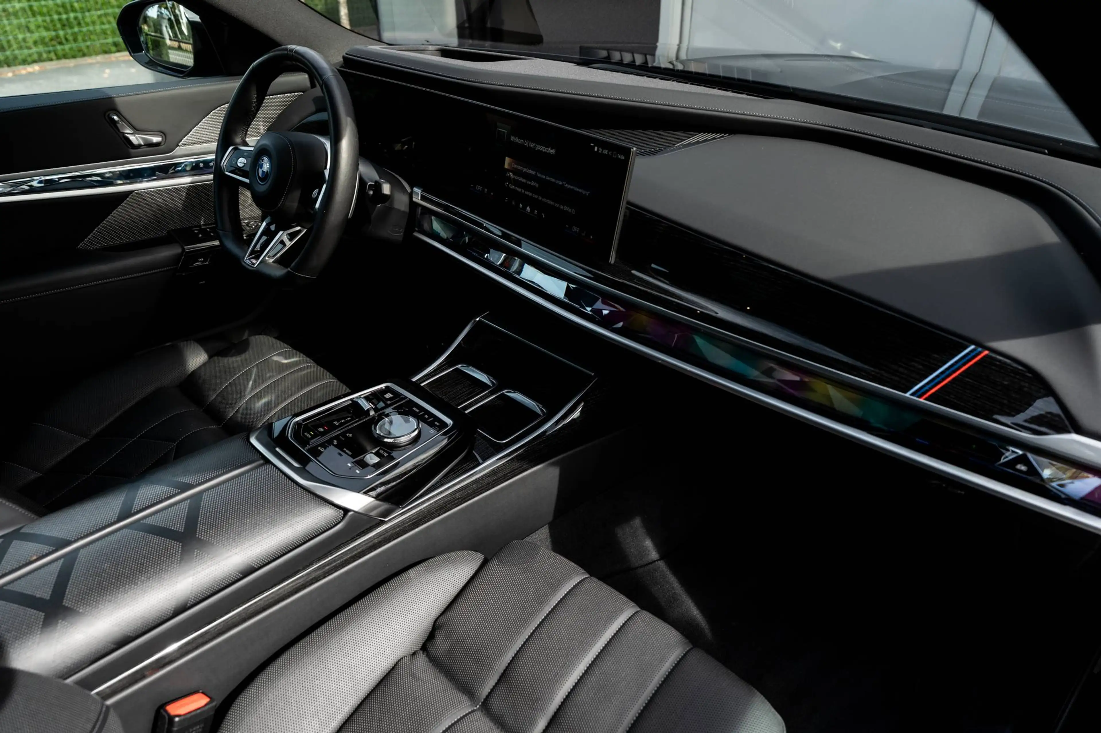 BMW 750 e xDrive | M Sport | Innovation Pack | Pano | Iconic Glow | Massage — photo 12