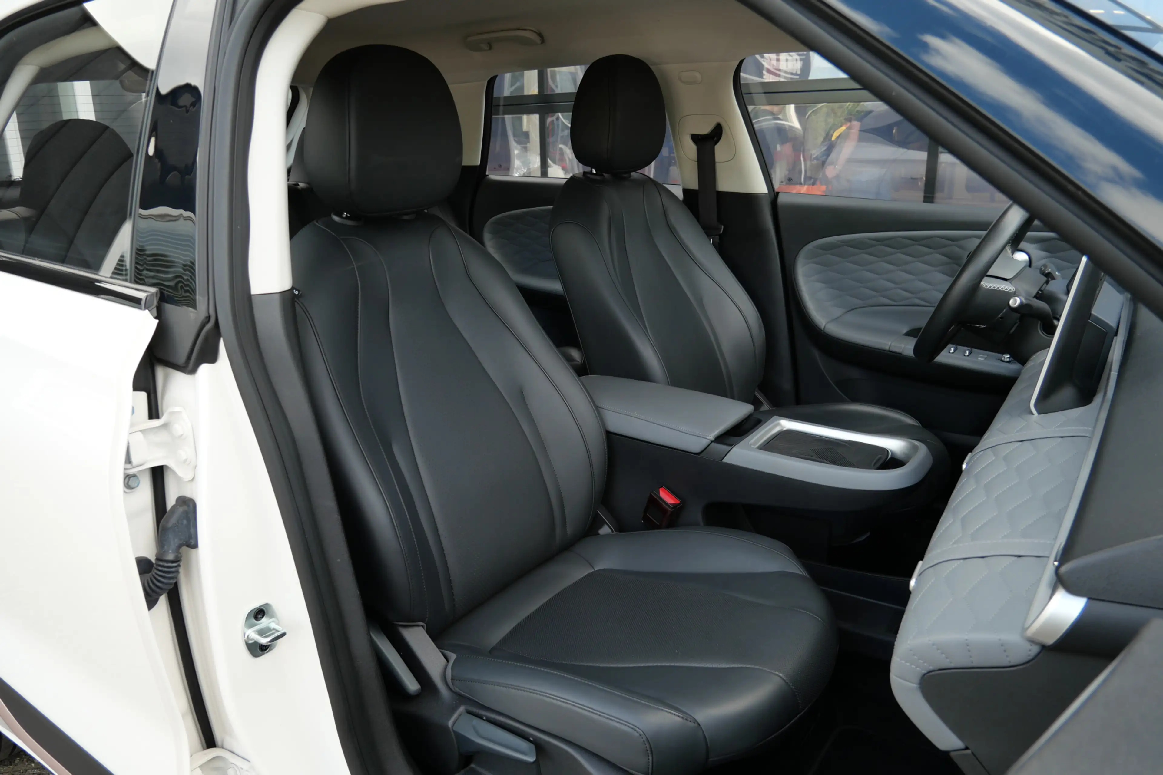 Dongfeng Box Launch Edition 42 kWh | 360° | Memory | Leder | Ad — photo 2