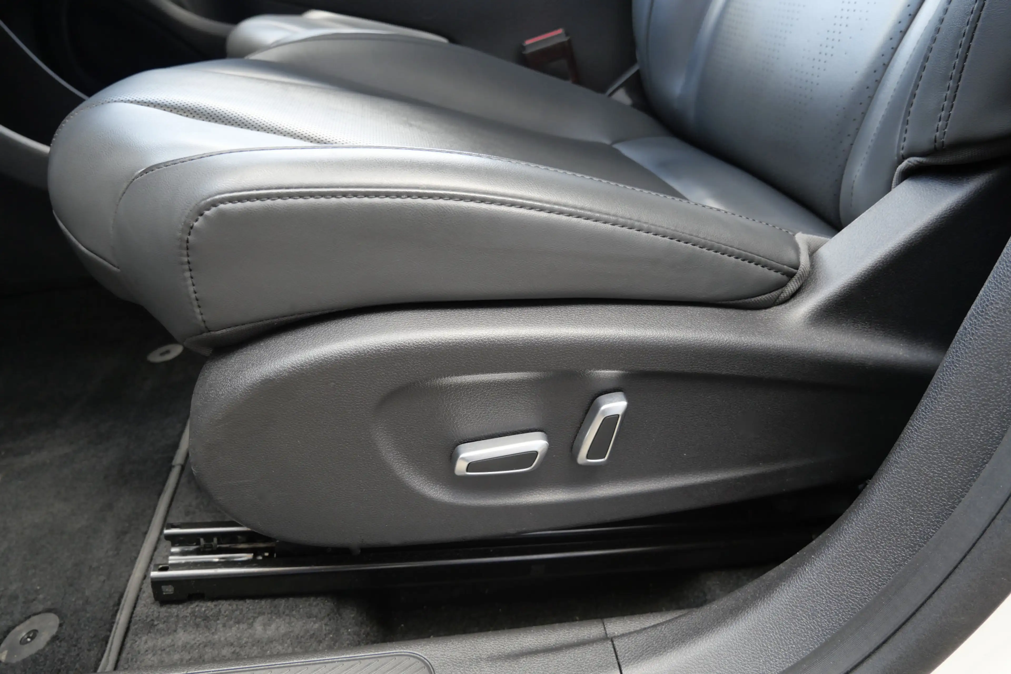 Dongfeng Box Launch Edition 42 kWh | 360° | Memory | Leder | Ad — photo 15