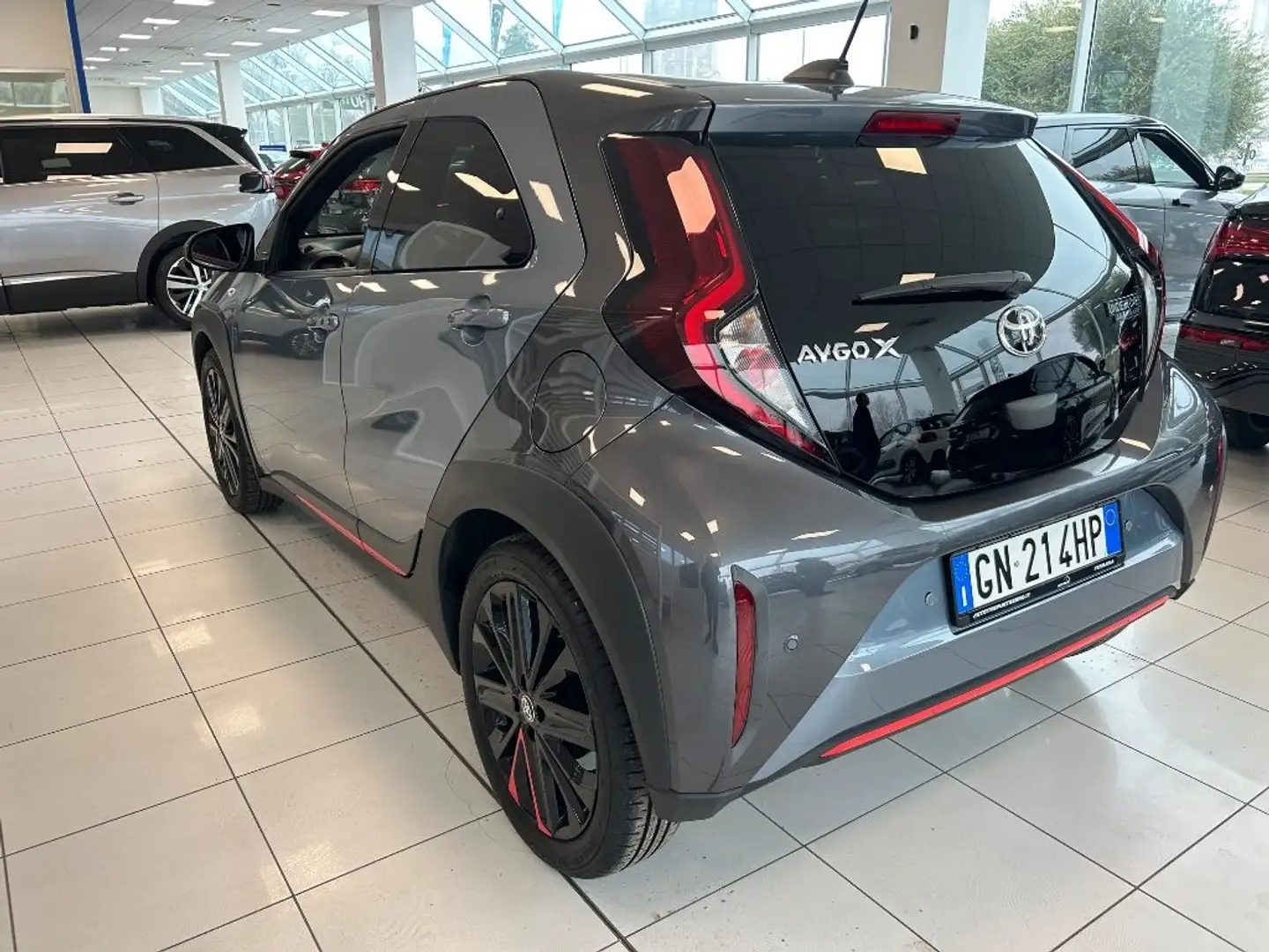 Toyota Aygo X 1.0 VVT-i 72 CV 5p. Undercover "Jun Takahashi" Grigio - 2