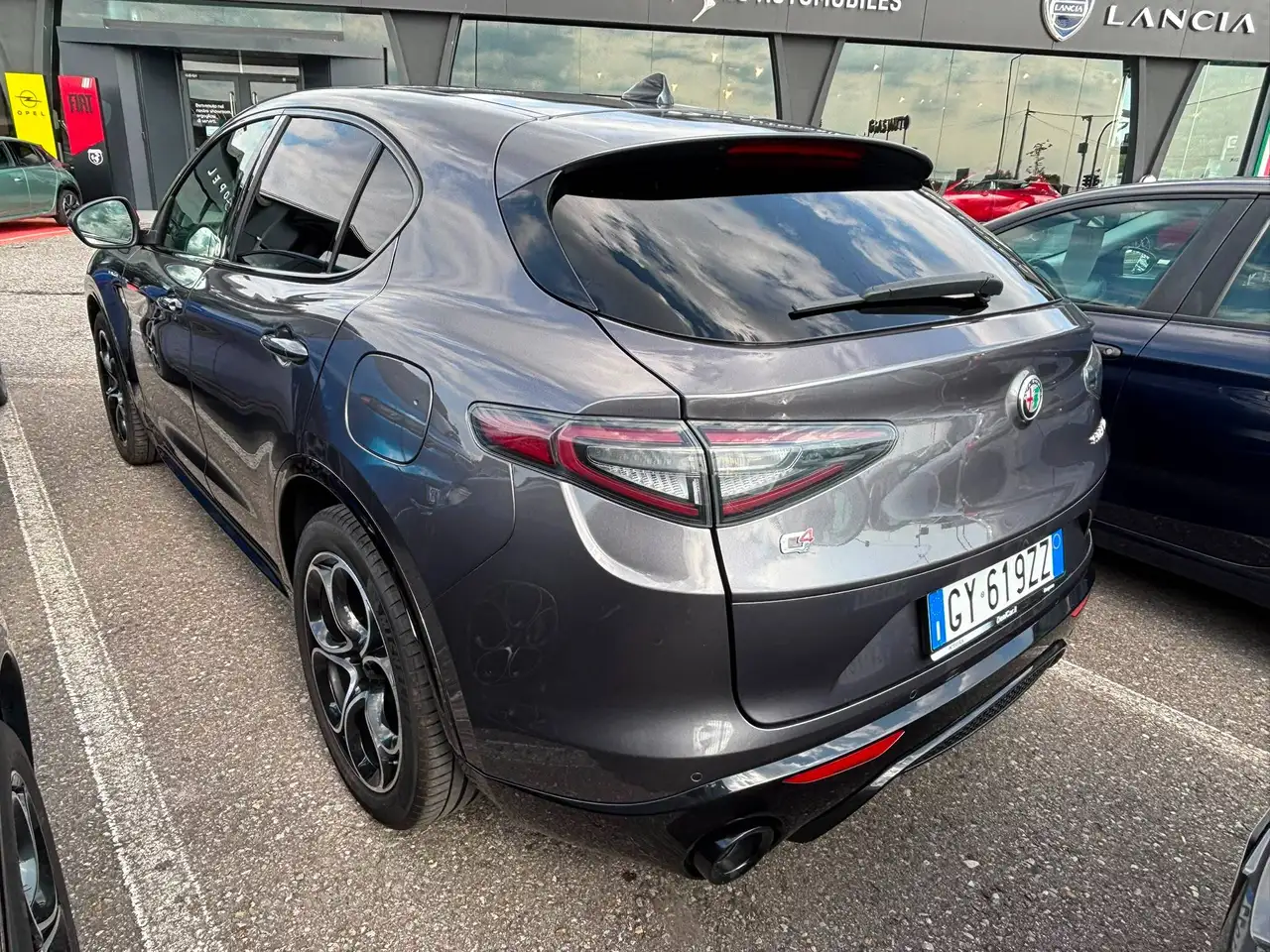 Alfa Romeo Stelvio 2025 — фото 12