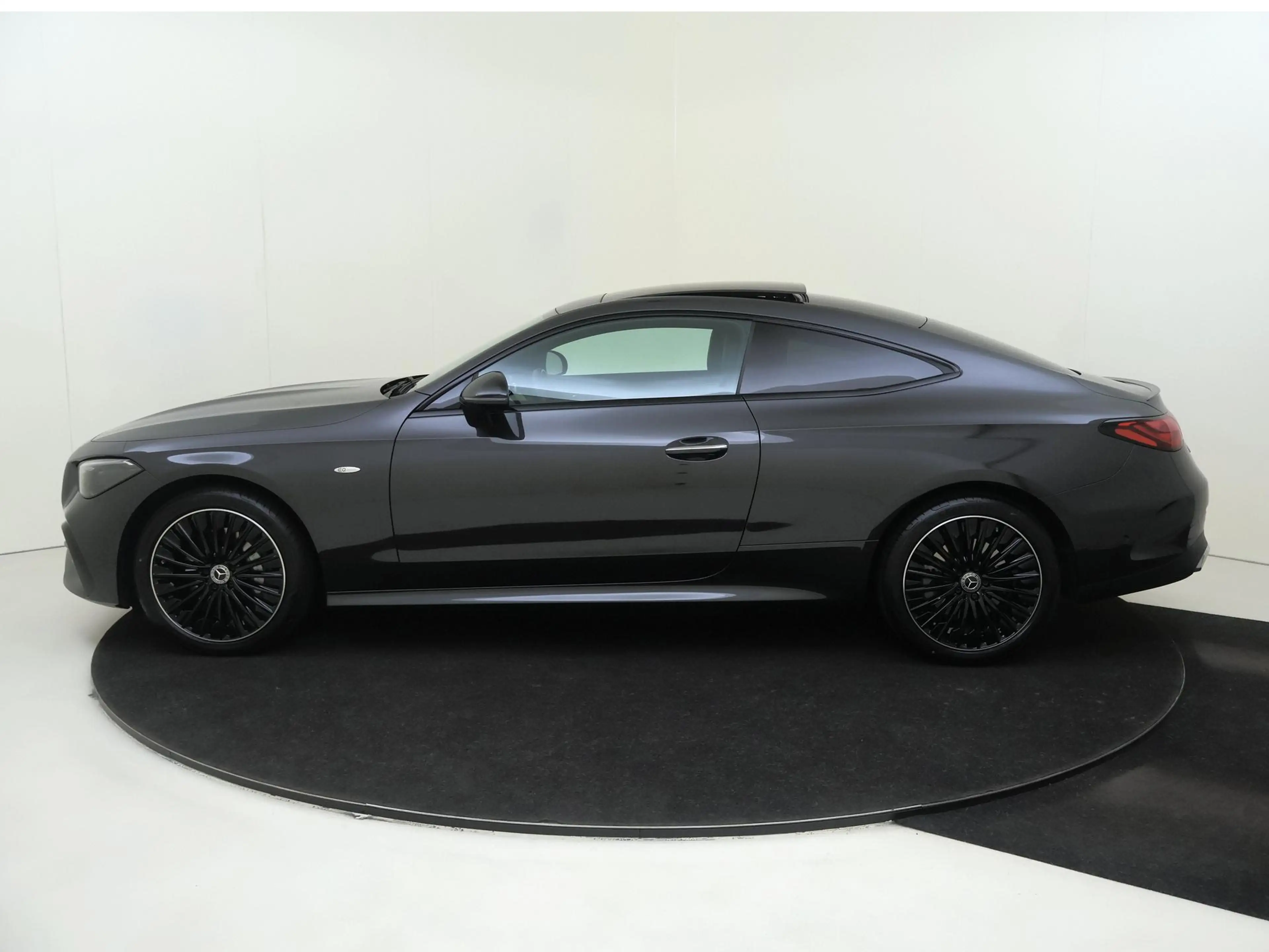 Mercedes-Benz CLE 300 Coupé e AMG Line Panoramadak/ 19 inch/ Night/ Burm — photo 8