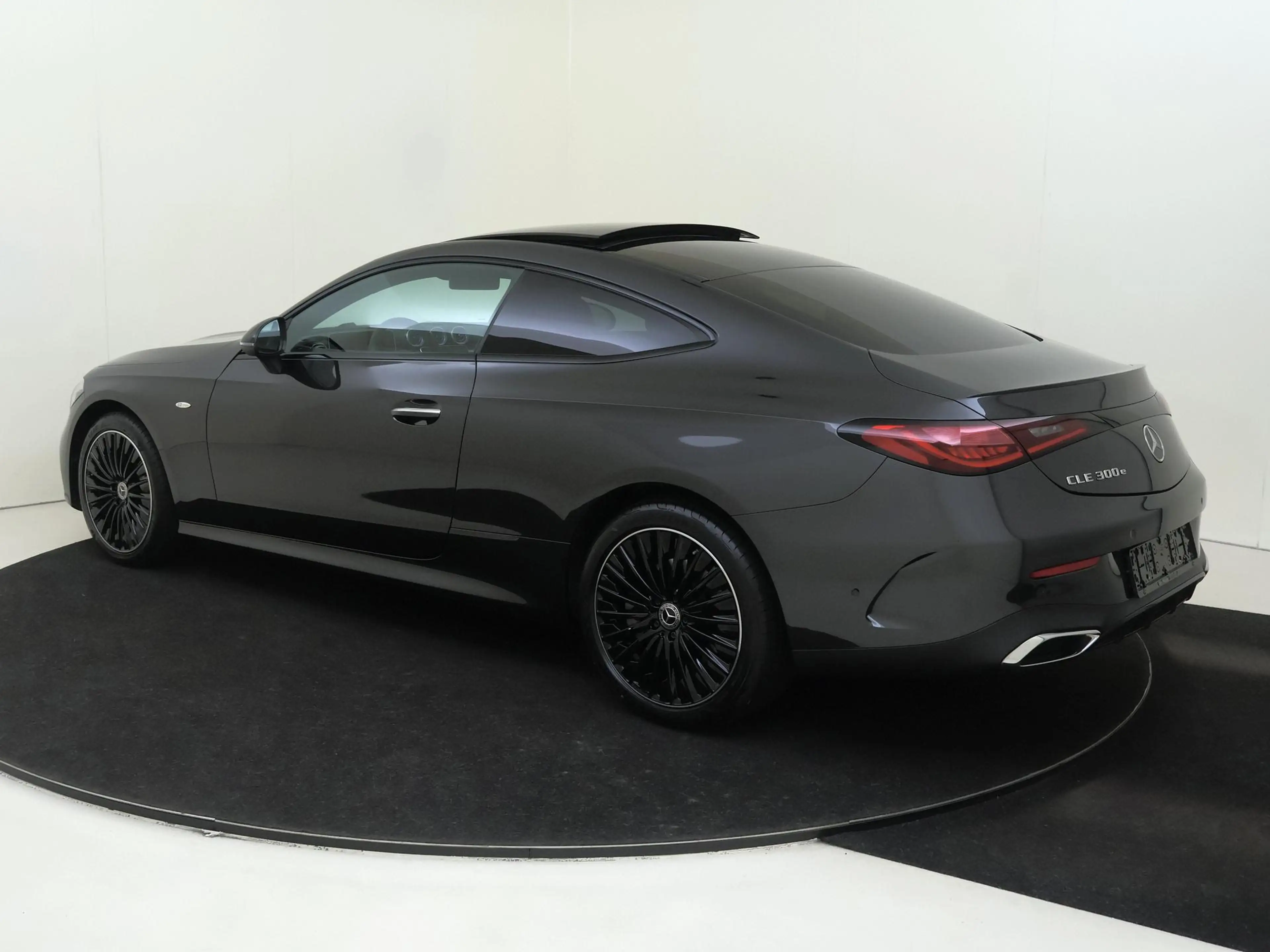 Mercedes-Benz CLE 300 Coupé e AMG Line Panoramadak/ 19 inch/ Night/ Burm — photo 3