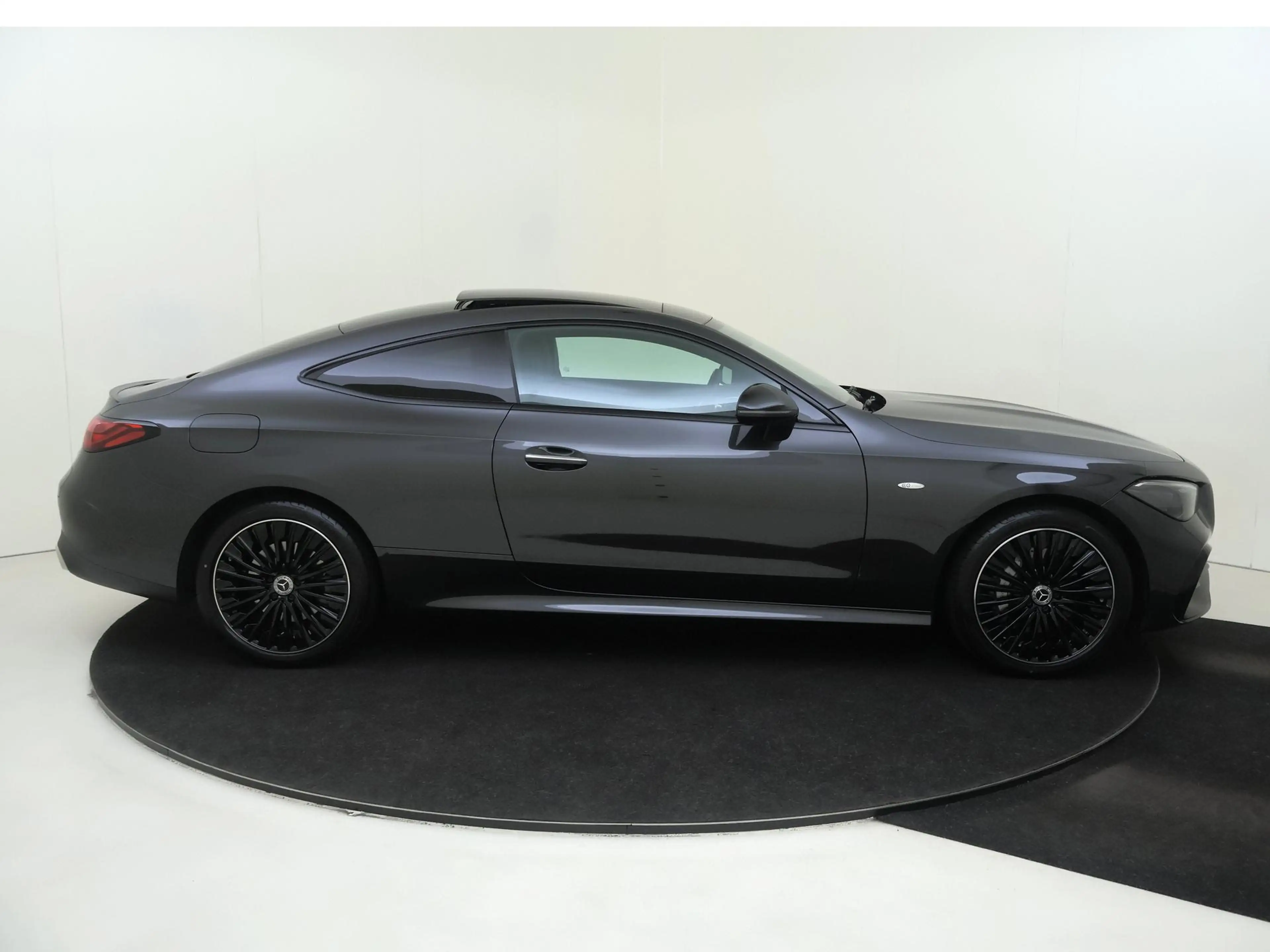 Mercedes-Benz CLE 300 Coupé e AMG Line Panoramadak/ 19 inch/ Night/ Burm — photo 9