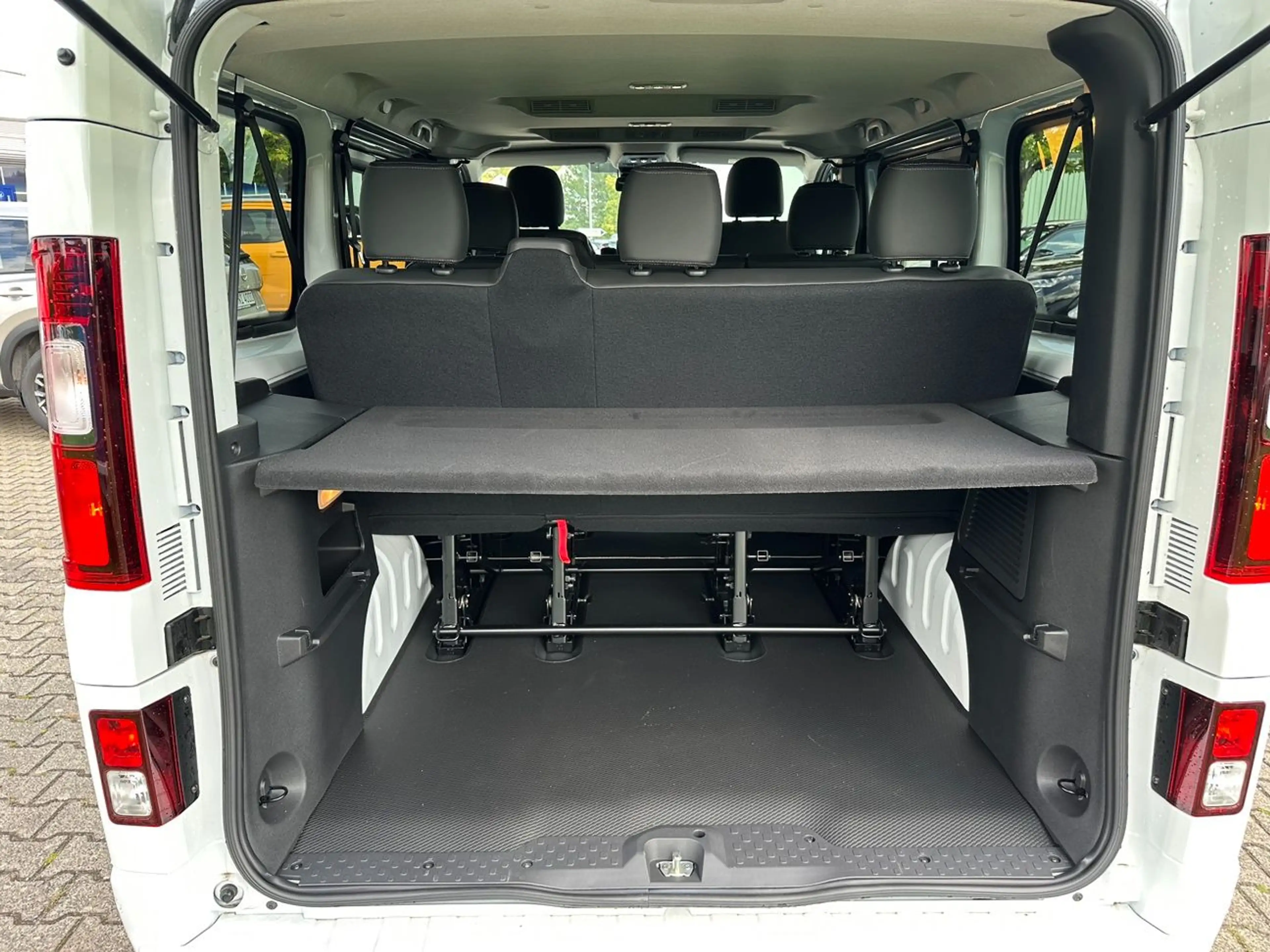 Nissan Primastar Kombi dCI 170 L1H1 2.8t Tekna HK+BES — photo 7