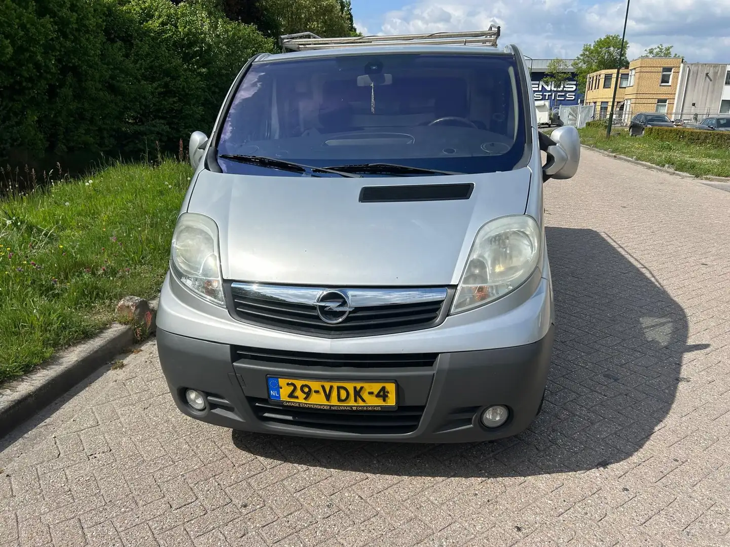 Opel Vivaro 2.5 CDTI L2H1 / automaat / airco - 2