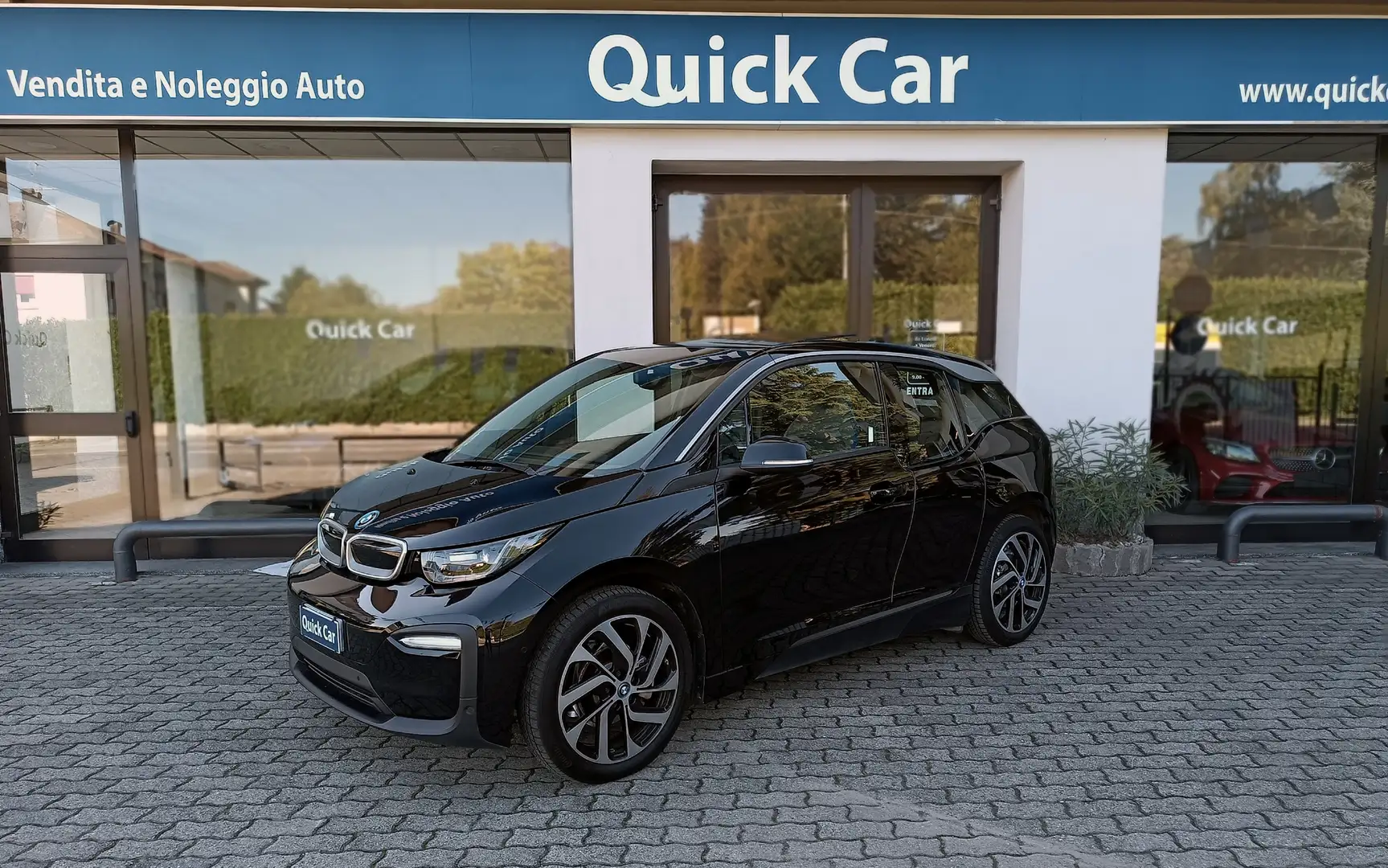 BMW i3 120Ah Advantage NAVI,RETROCAMERA,TETTO,PARK ASSIST Nero - 2