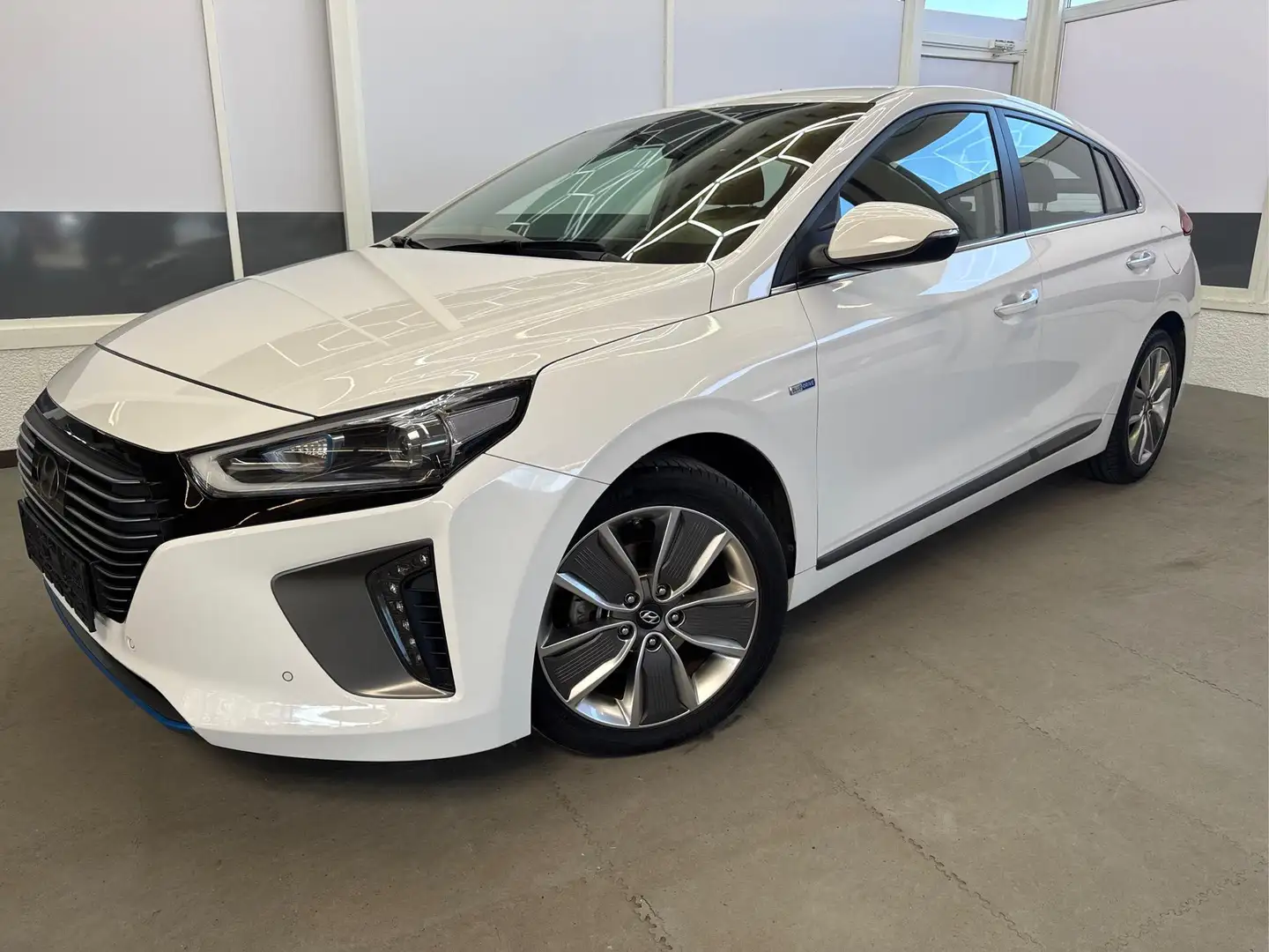 Hyundai IONIQ HYBRID PREMIUM DCT NAVI SHZ LEDER PDC 1.6 GDI H... Bianco - 1