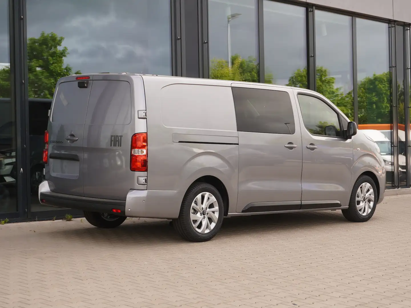 Fiat Scudo Multicab L3 75 kW/h / 5-Sitzer Szürke - 2