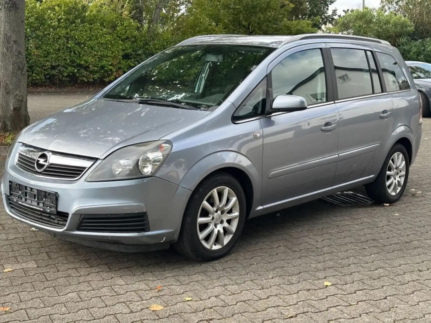 Opel Zafira B 1.9 CDTI Sport*KLIMAAUT*AHK*7-SITZER* Silber - 1