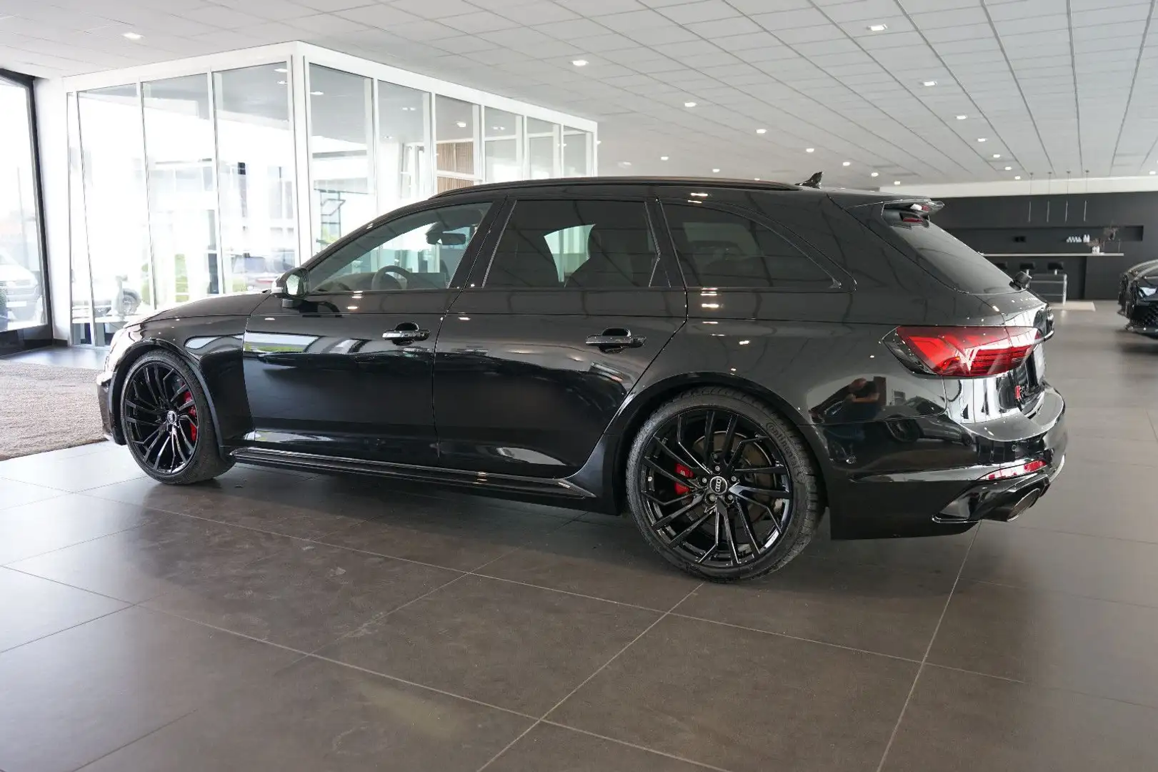 Audi RS4 | Matrix | HuD | B&O | Keramik | 280km/h Schwarz - 2