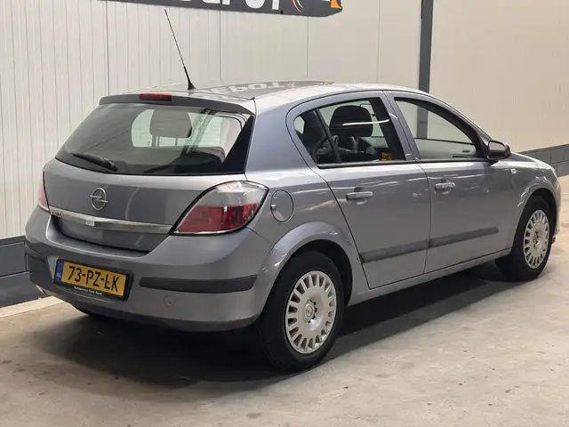 Opel Astra view 5