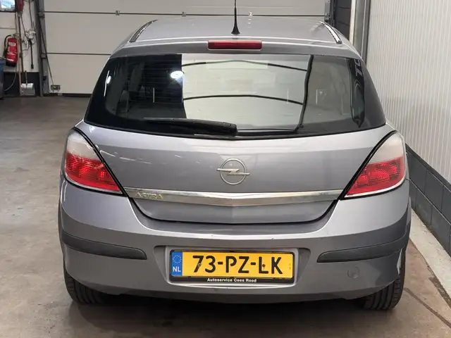 Opel Astra view 6
