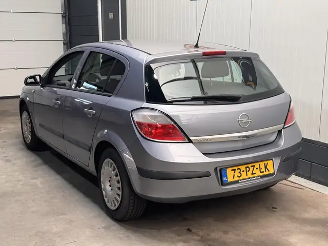 Opel Astra view 7