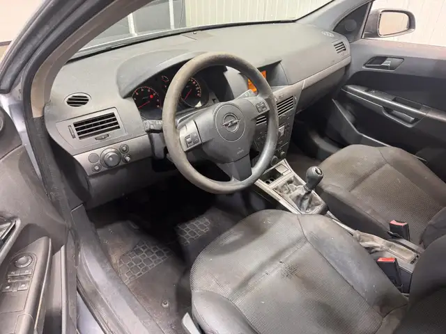 Opel Astra view 10