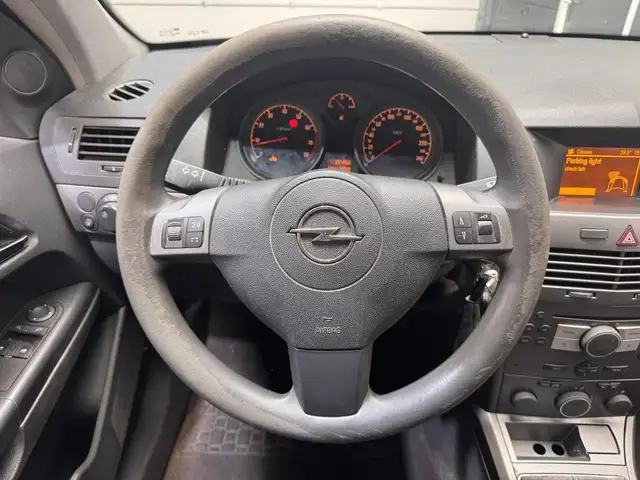 Opel Astra view 12