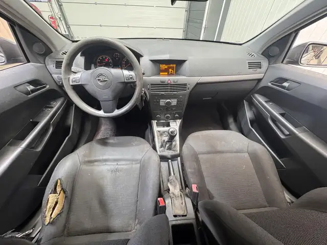 Opel Astra view 11