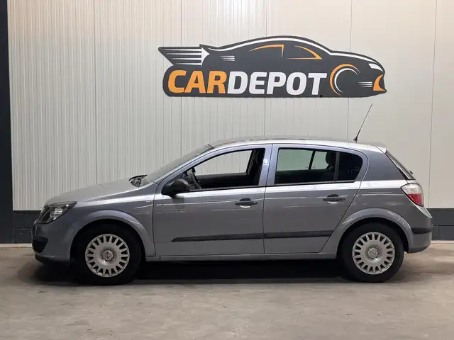 Opel Astra view 8