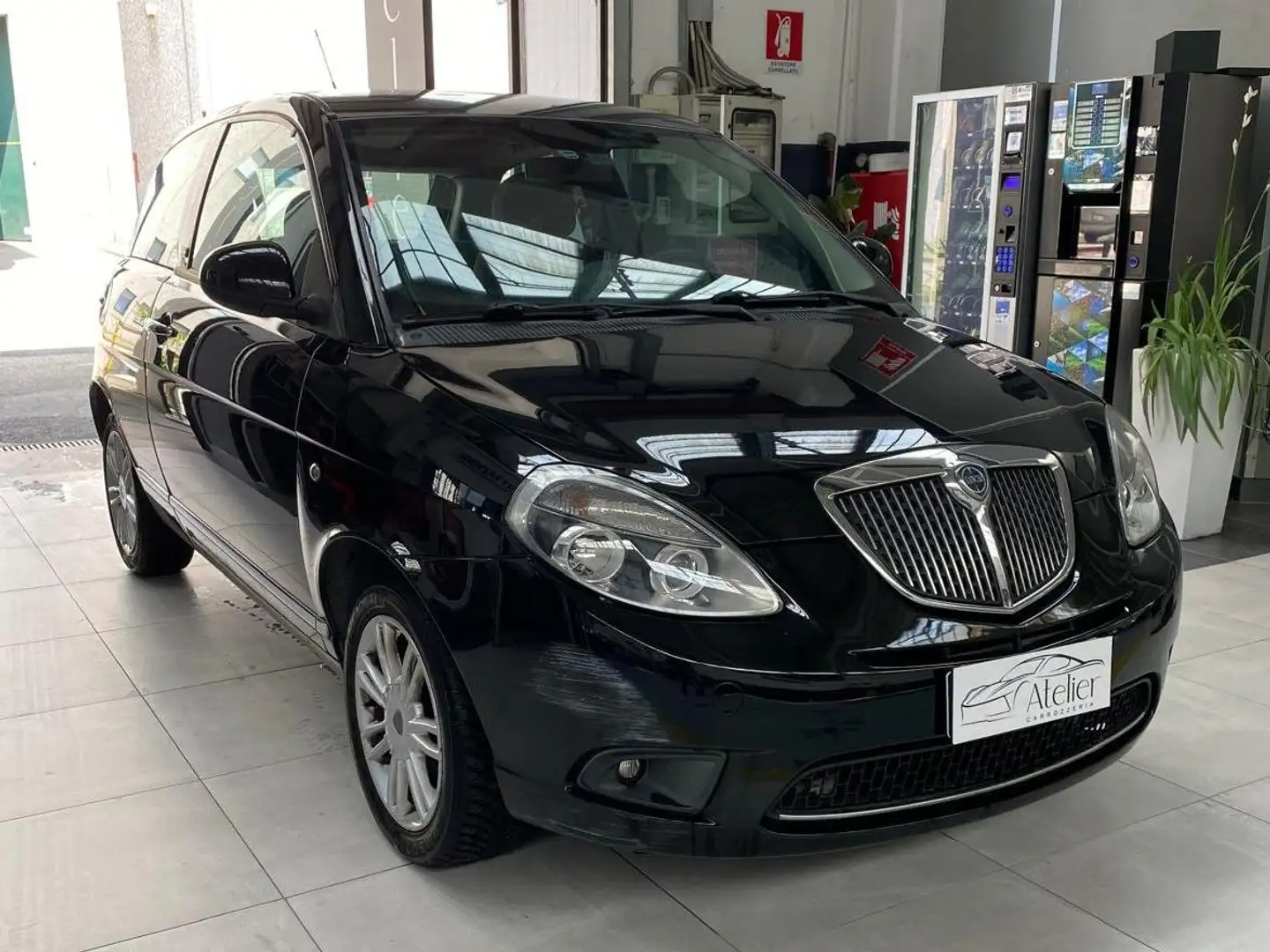 Lancia Ypsilon Ypsilon 1.2 8v Unyca Nero - 1