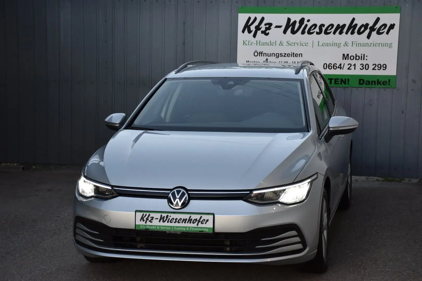 Volkswagen Golf VIII 2.0 TDI Life DSG Variant / Sitzheizung / Alc Silber - 2