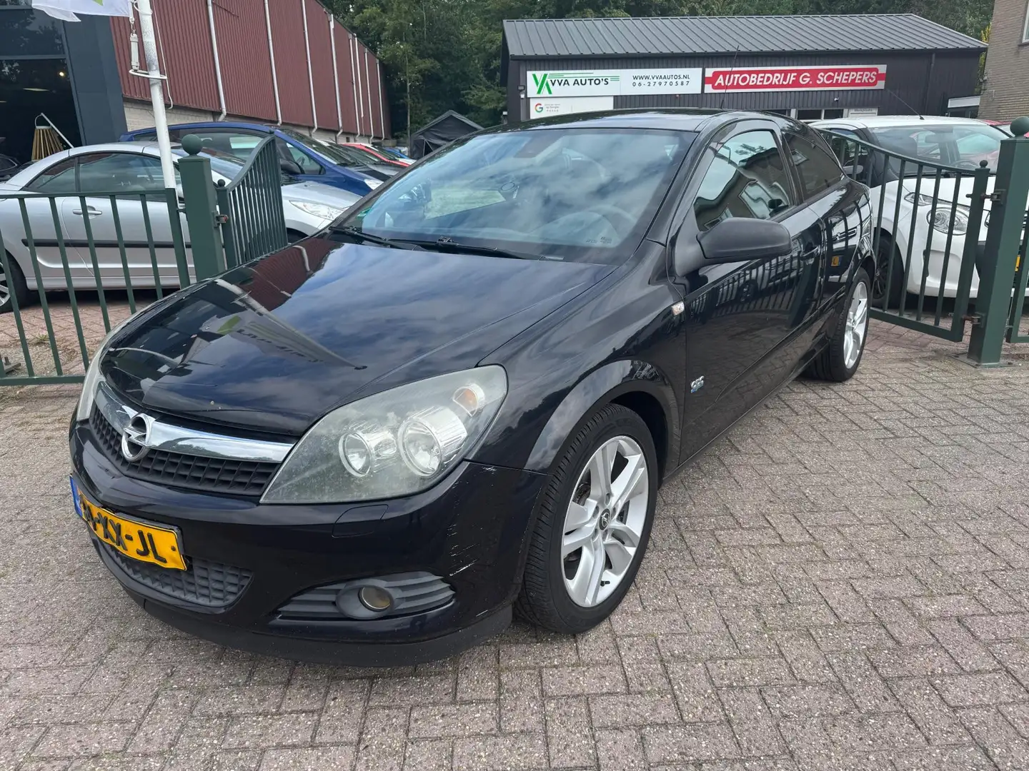 Opel Astra GTC 1.6 airco,cruise control, APK 05-2026! Negru - 1