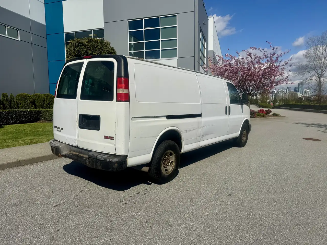 GMC Savana снимка GMC Savana