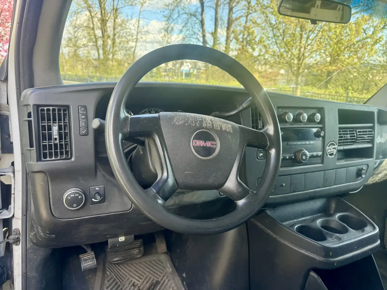 GMC Savana снимка GMC Savana