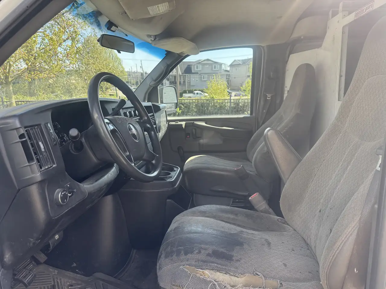 GMC Savana снимка GMC Savana