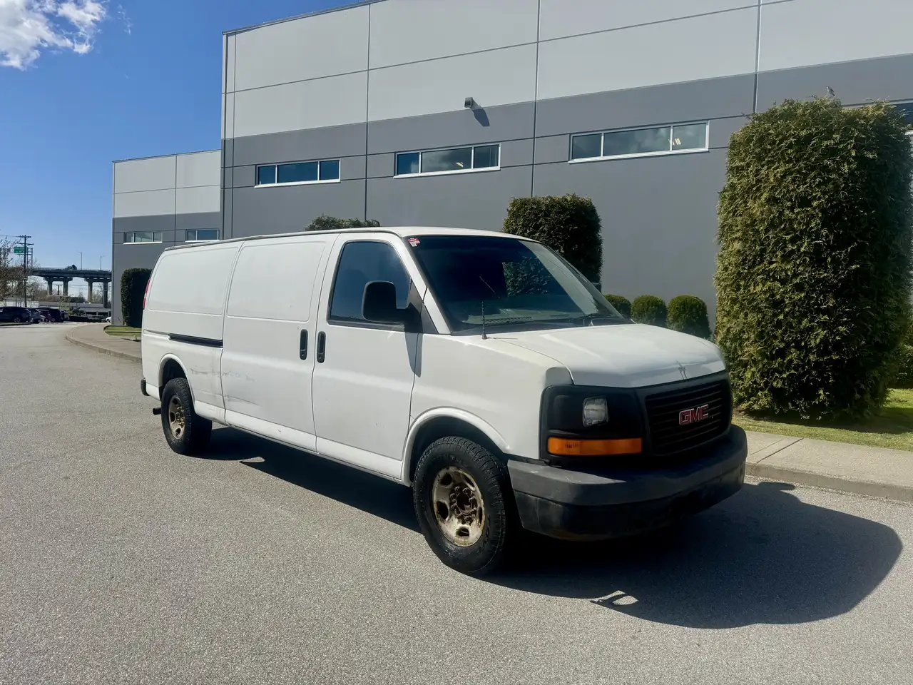 GMC Savana снимка GMC Savana
