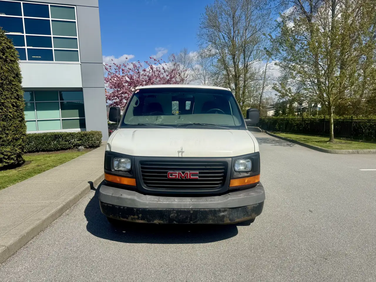 GMC Savana снимка GMC Savana