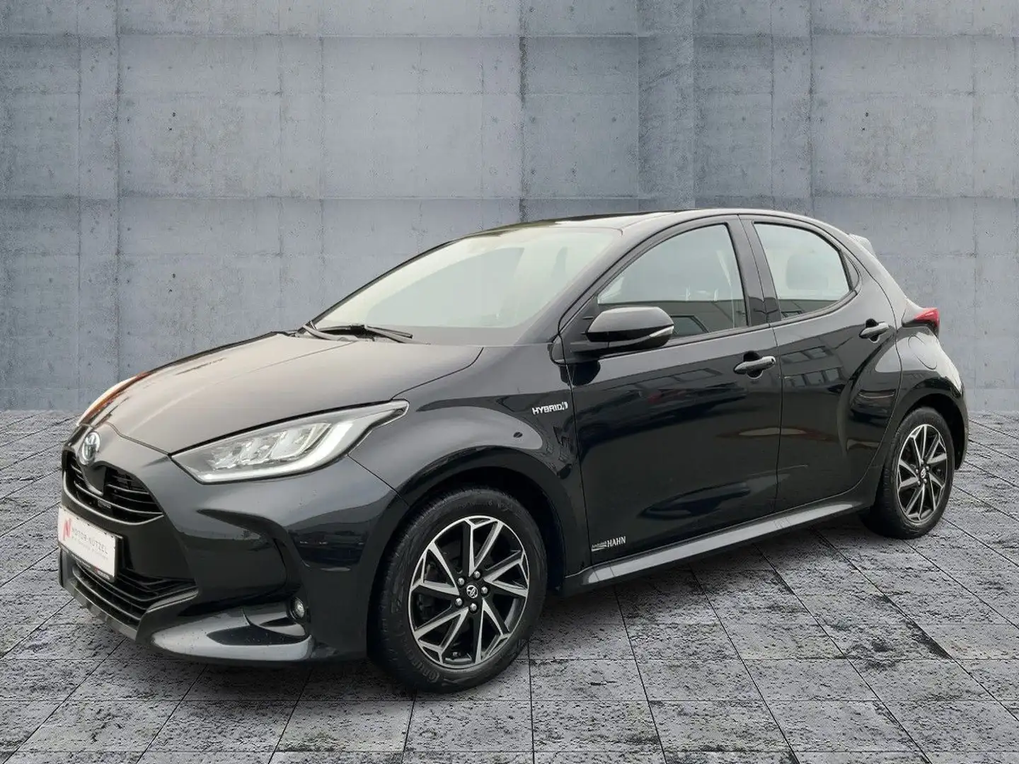 Toyota Yaris 1.5 Dual-VVT-iE CLUB LED+SHZ+RFK+GRA+16"LM Zwart - 2