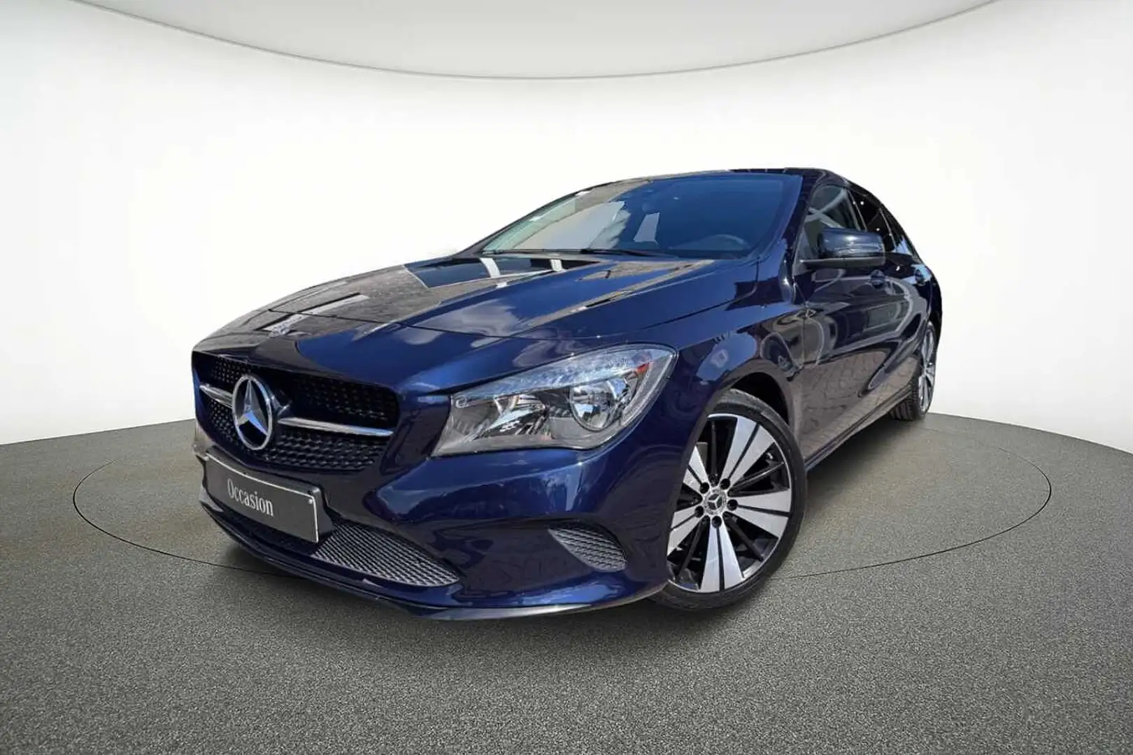 Mercedes-Benz CLA 180 Shooting Brake Bleu - 1
