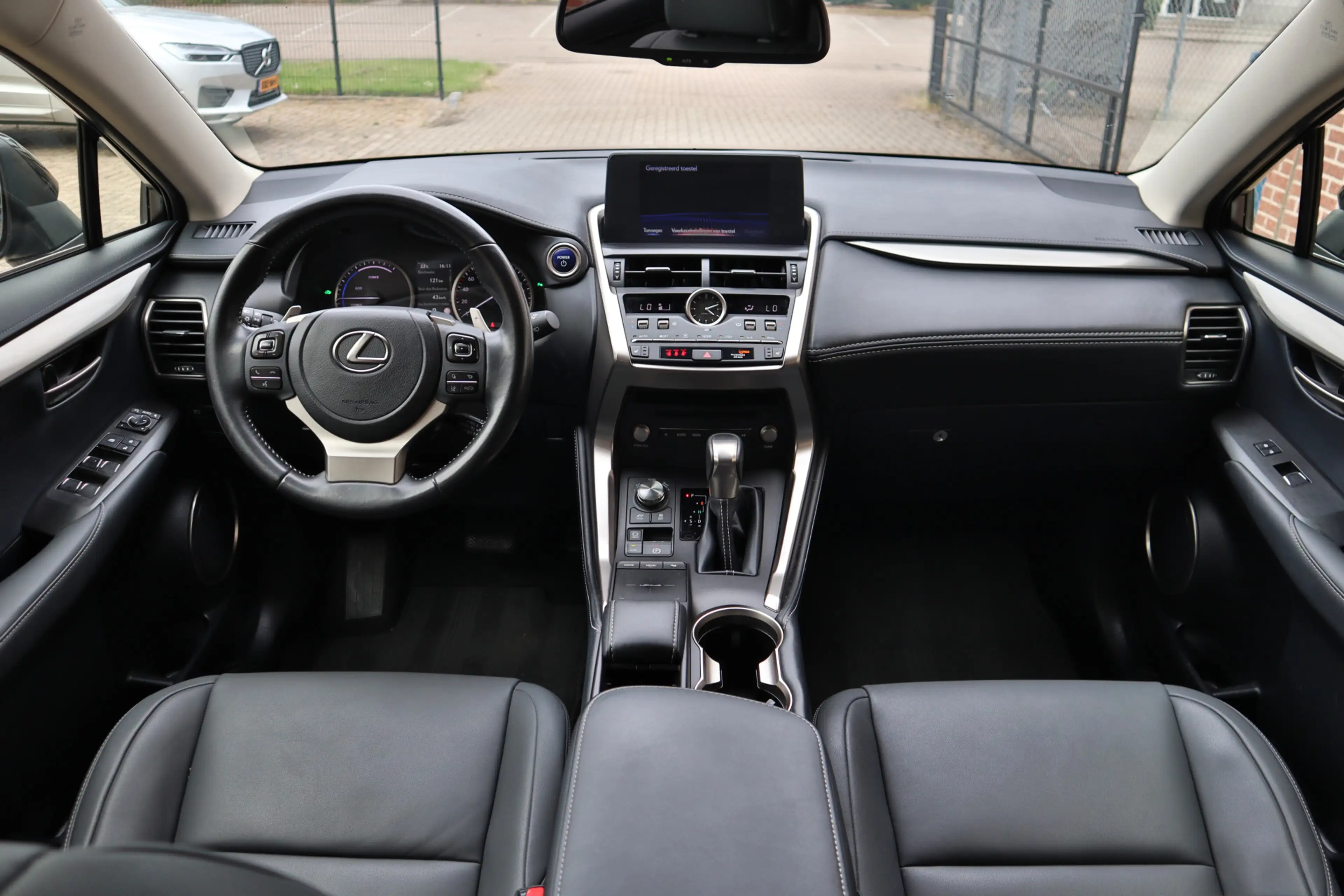 Lexus NX 300h AWD Executive Line Stoel verw, Lane assist, Cr, PD — photo 9