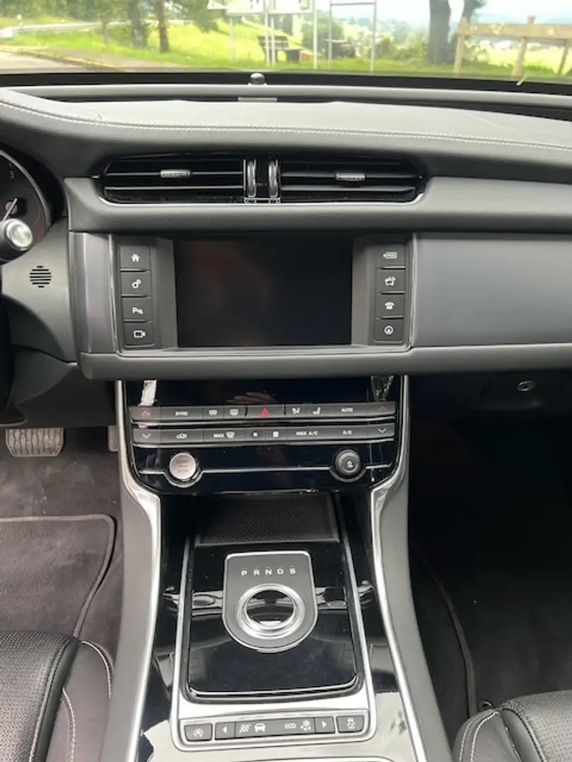 Jaguar XF XF Diesel 30d Aut. R-Sport Schwarz - 2