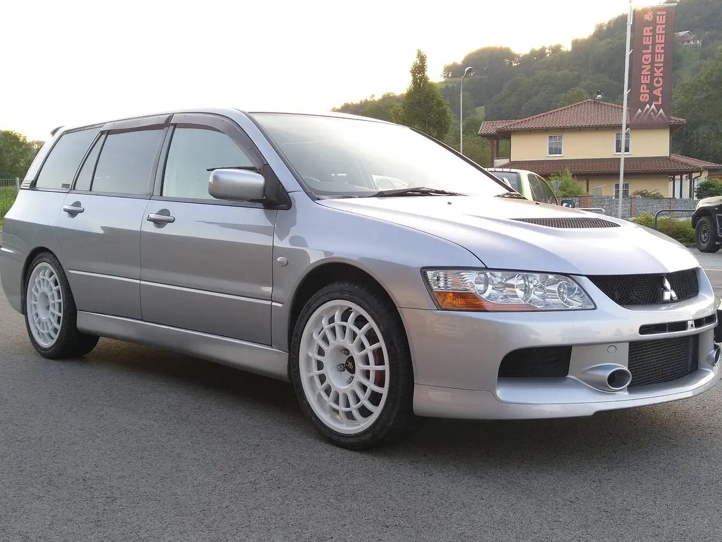 Mitsubishi Lancer Evo Evo IX Wagon LHD Silber - 2