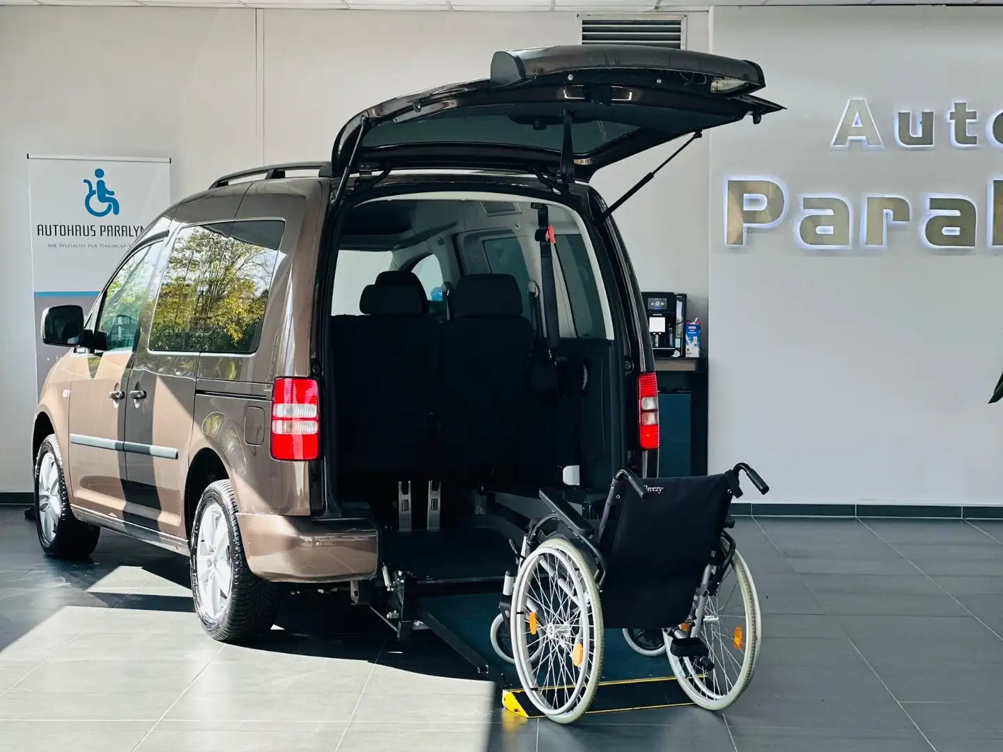 Volkswagen Caddy Comfort TDI DSG Behindertengerecht-Rampe Braun - 1