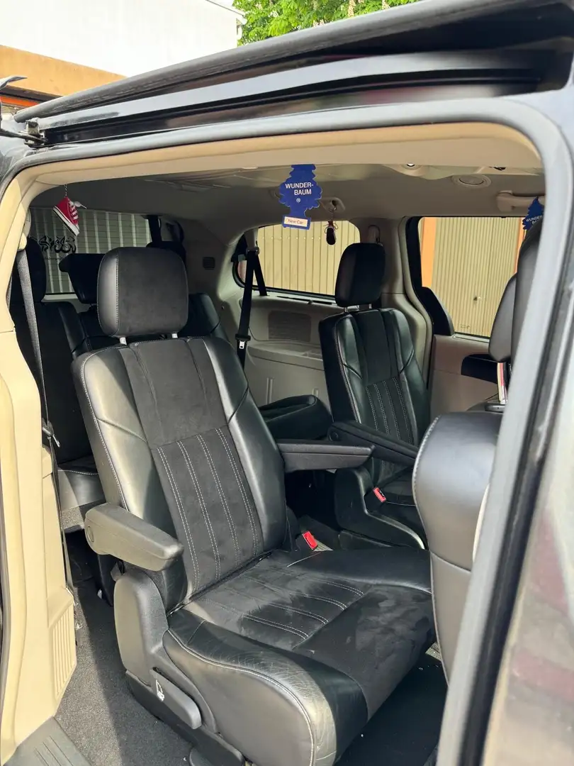 Lancia Voyager 2.8 CRD16v Silver - 2