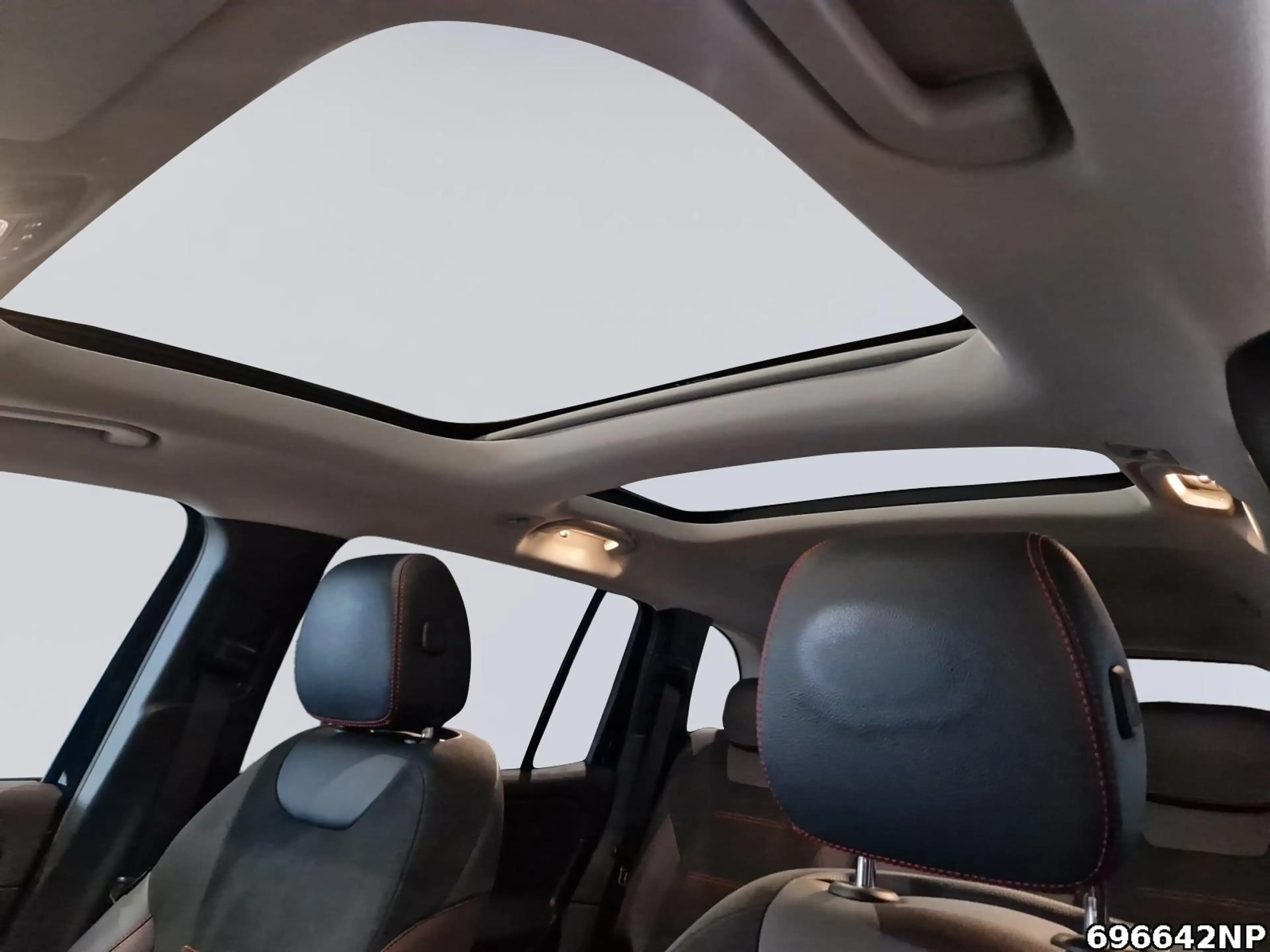 Mercedes-Benz EQB 300 4M AMG Soundsystem Pano LED 360°KEYLESS — photo 13