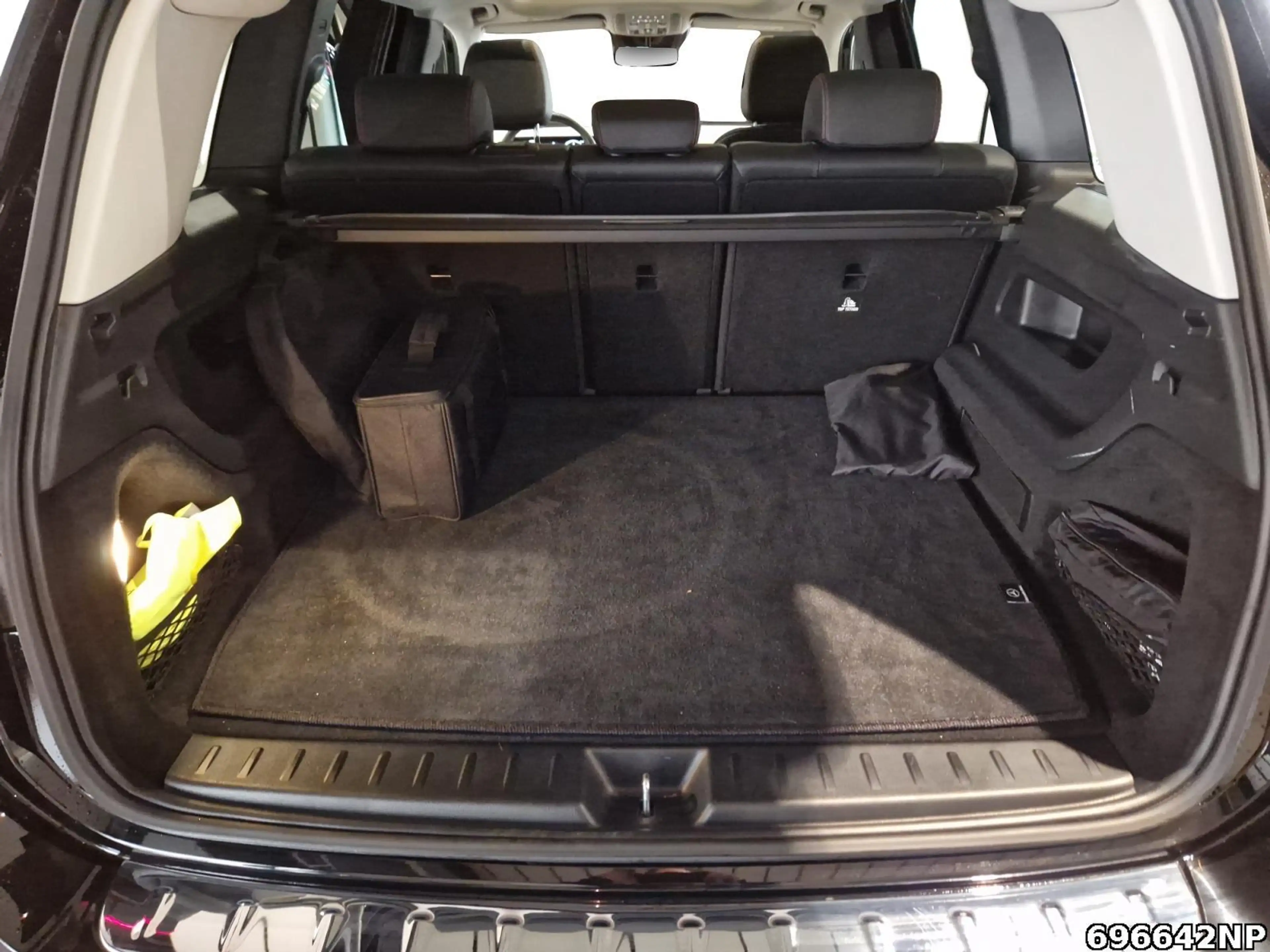Mercedes-Benz EQB 300 4M AMG Soundsystem Pano LED 360°KEYLESS — photo 6